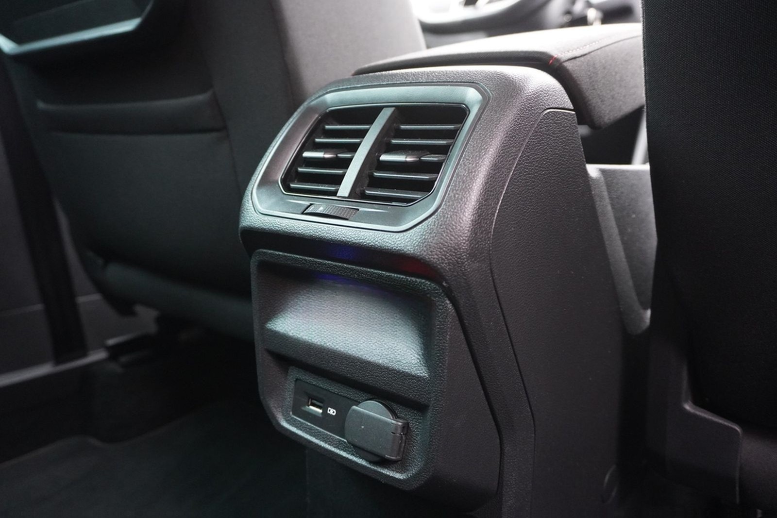 Volkswagen Tiguan 1.4 16V TSI Sound LED Navi ACC App-Connec foto 45