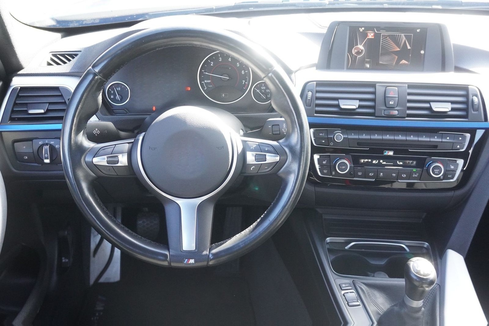 BMW 318i M Sport Klimaaut. Bi-Xenon Alcantara PDC foto 12