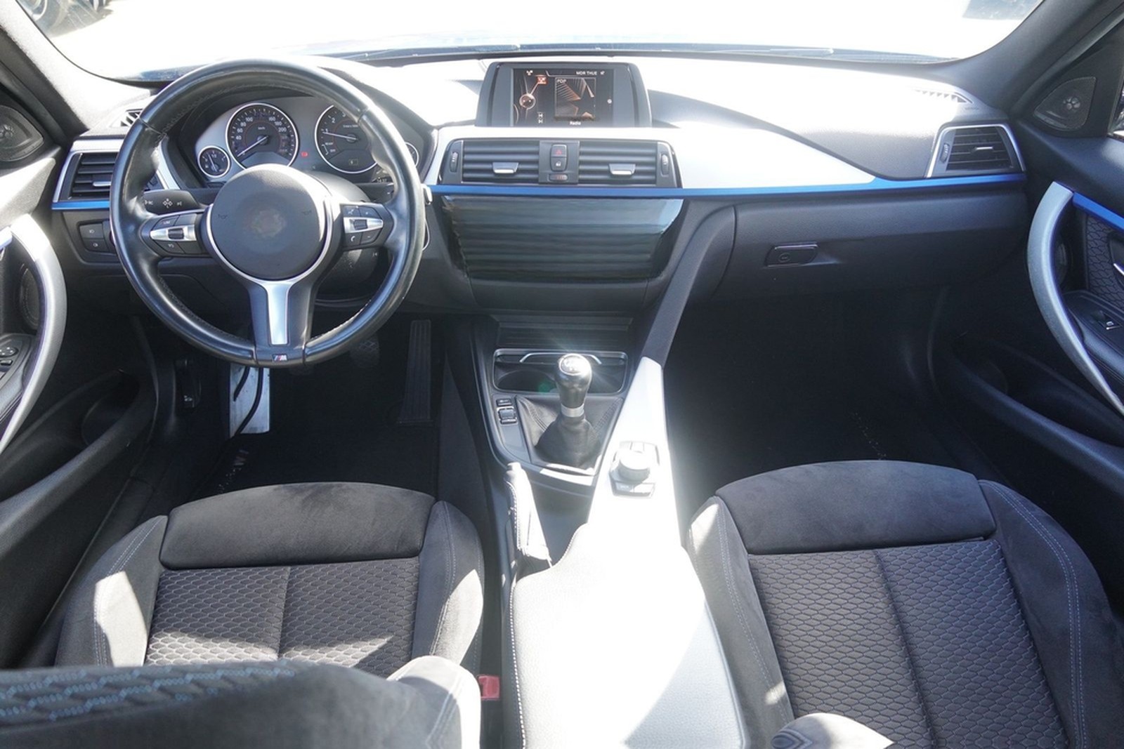 BMW 318i M Sport Klimaaut. Bi-Xenon Alcantara PDC foto 18