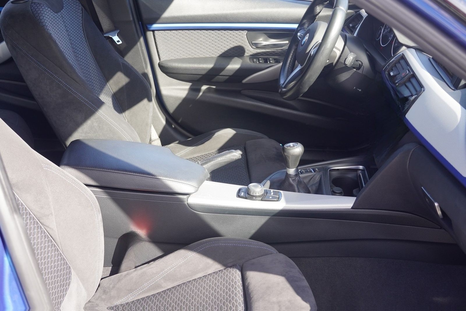 BMW 318i M Sport Klimaaut. Bi-Xenon Alcantara PDC foto 23