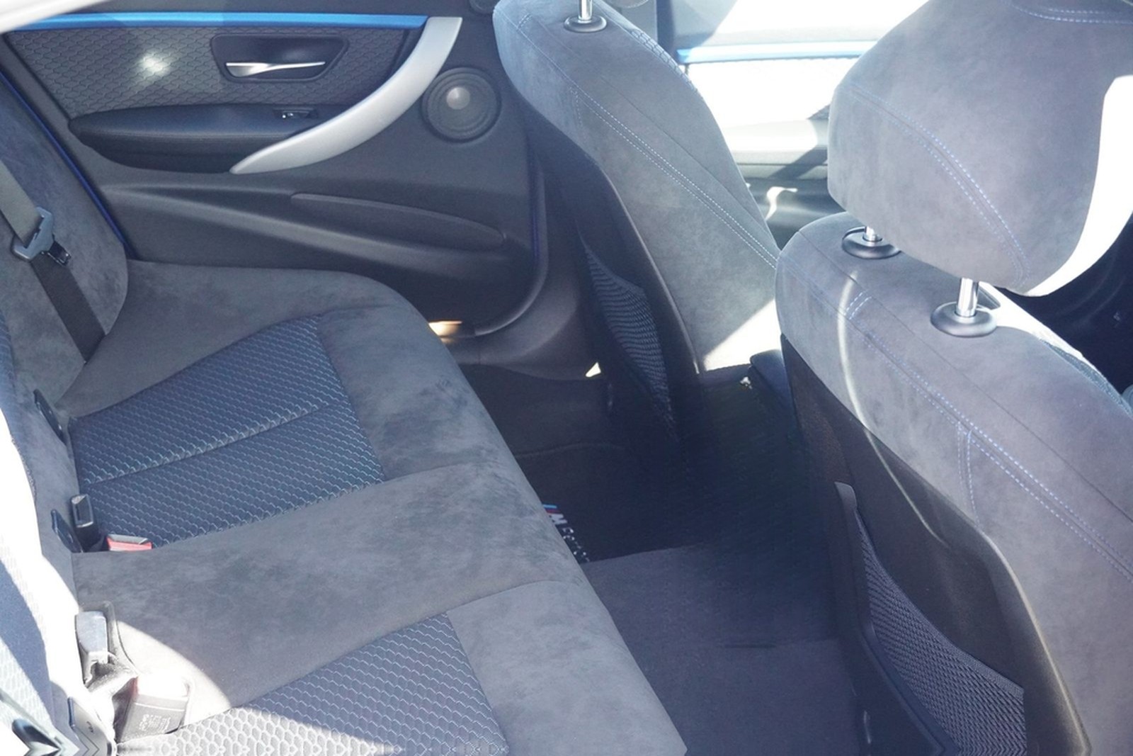 BMW 318i M Sport Klimaaut. Bi-Xenon Alcantara PDC foto 24