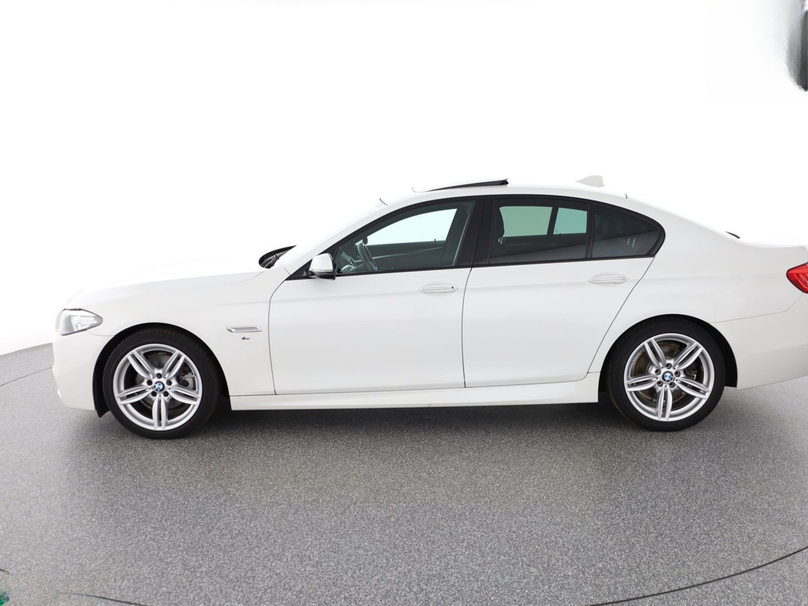 BMW 520 d M SPORT SHADOW HUD,KEYLESS,NAVIPROF,HIFI foto 2