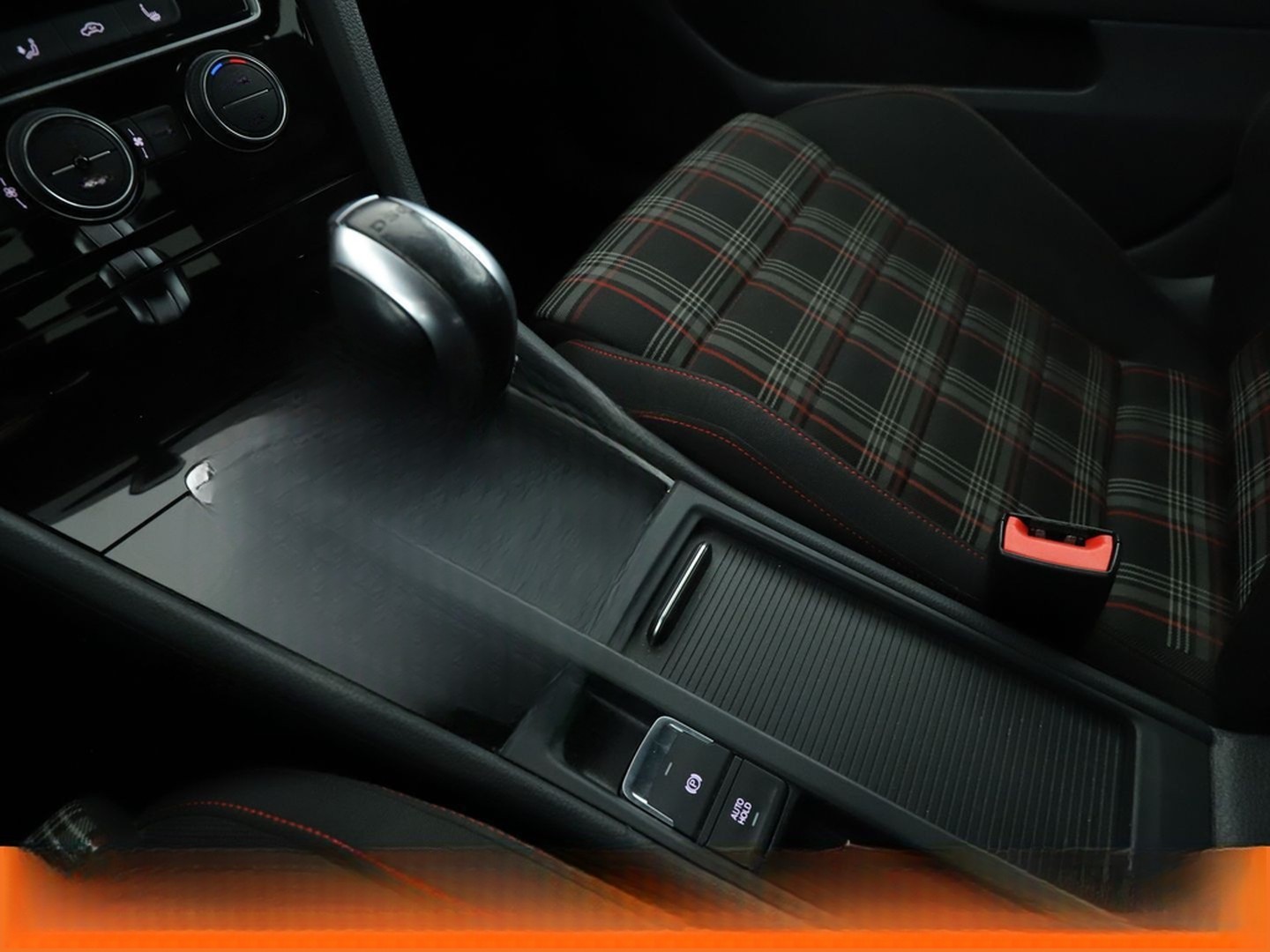 Volkswagen Golf VII 2.0 TSI GTI Performance BM Aut. *NAVI* foto 25