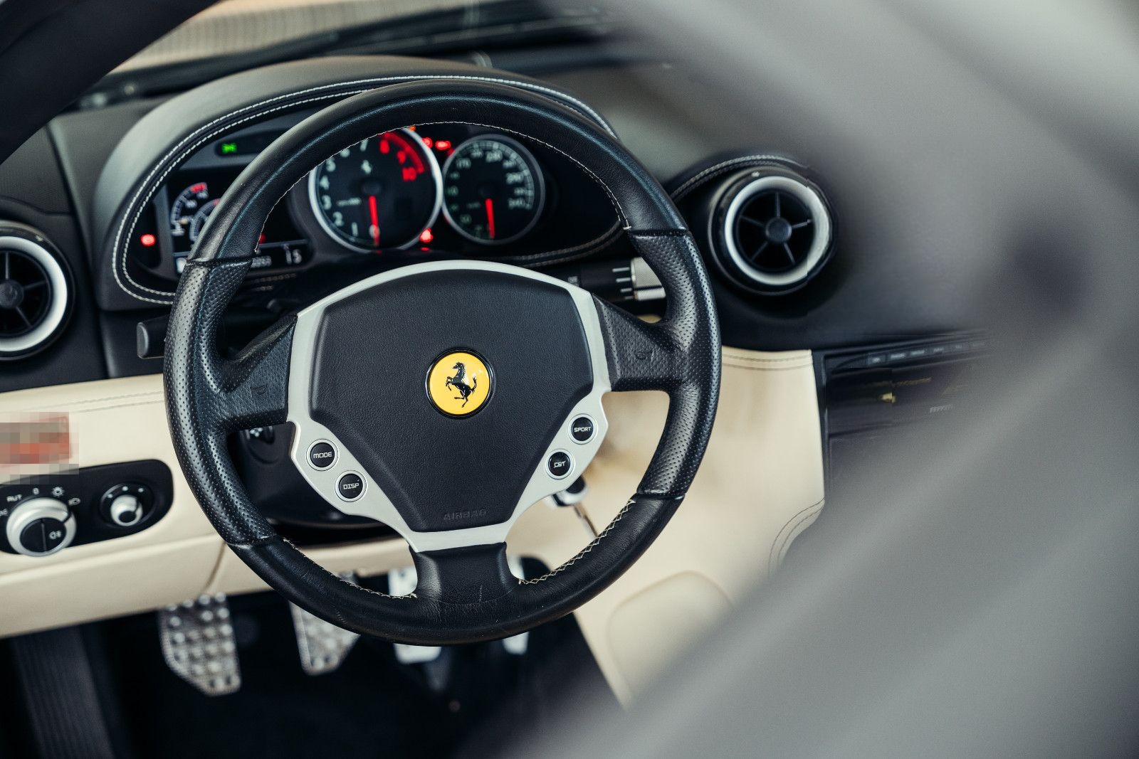 Ferrari 612 Scaglietti, Handschalter, low mileage foto 23