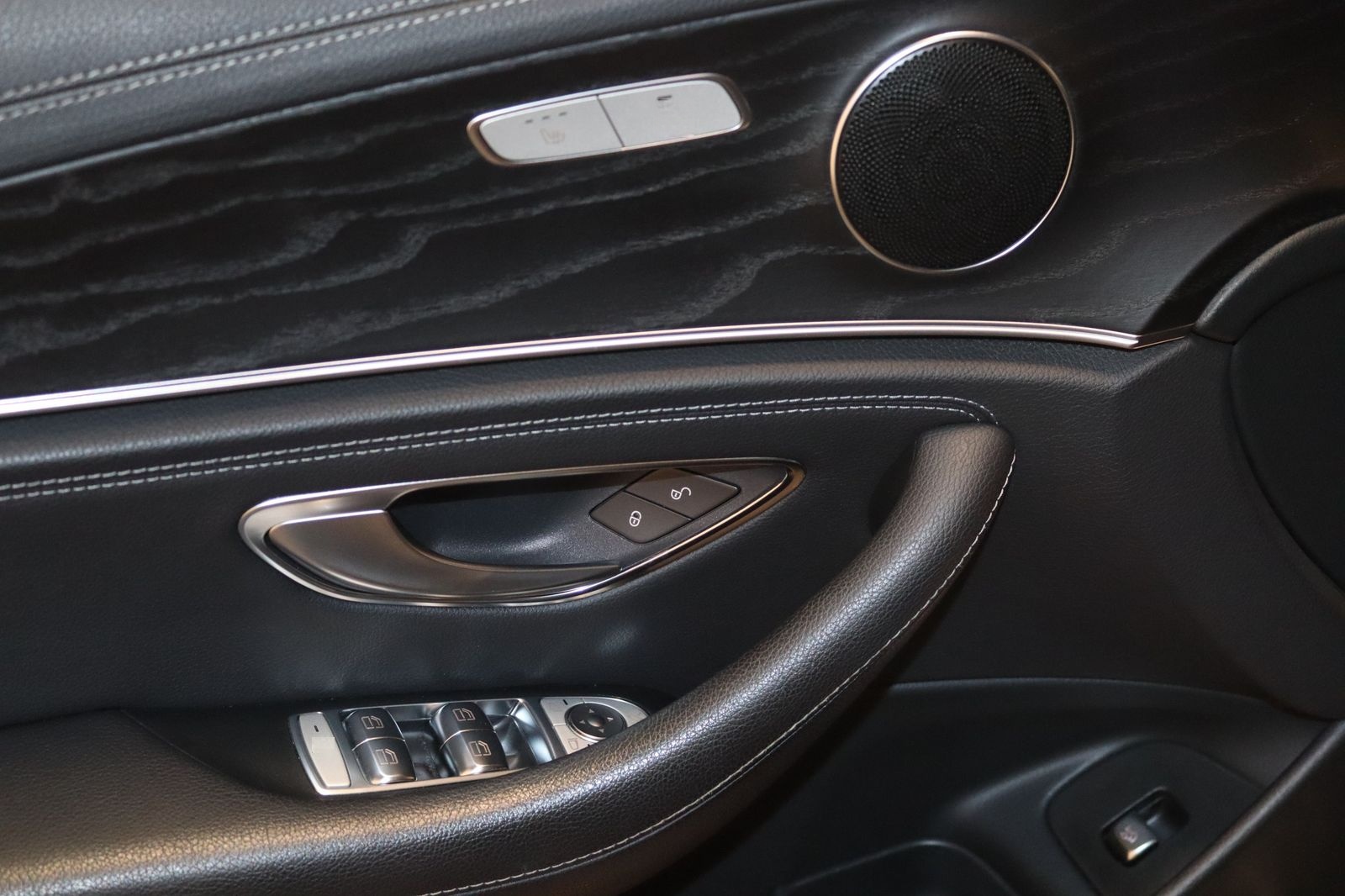 Mercedes-Benz E 450 T 4M. AMG Line-MULTIBEAM-PANO-WIDE-DISTR.- foto 11