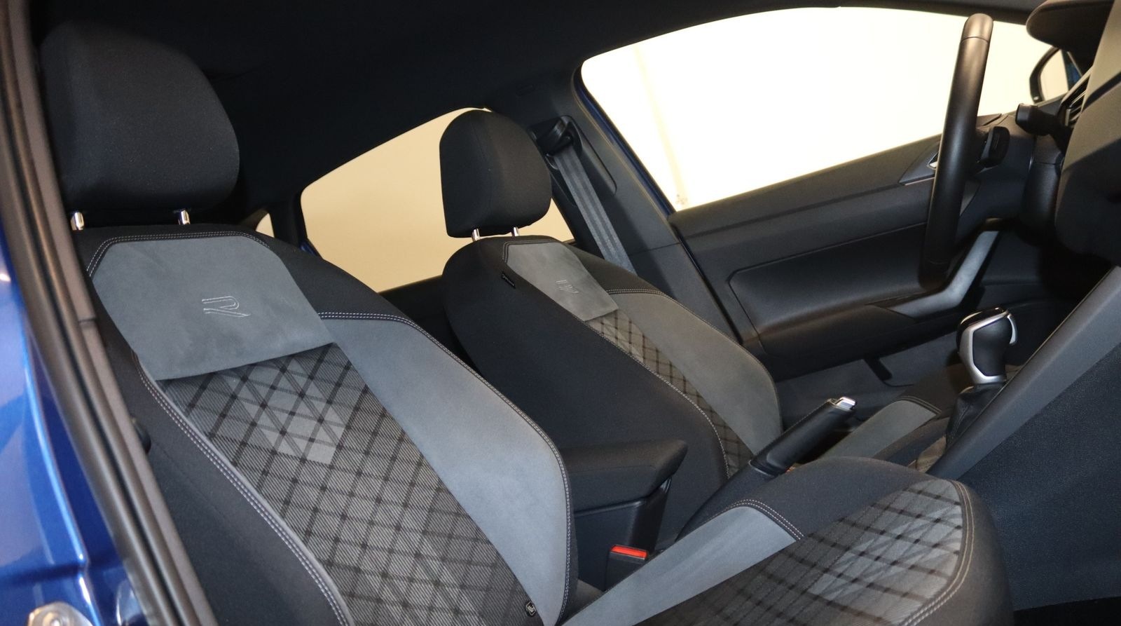 Volkswagen Polo TSI DSG R-Line-NAV-IQ-KAMERA-VIRTUAL-KESSY- foto 17