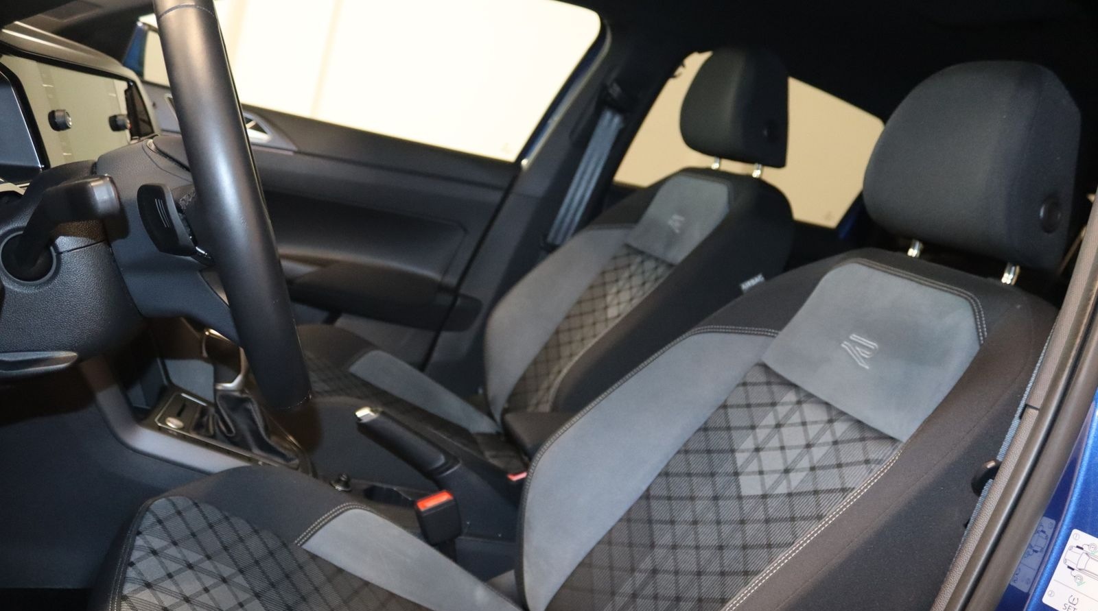Volkswagen Polo TSI DSG R-Line-NAV-IQ-KAMERA-VIRTUAL-KESSY- foto 8