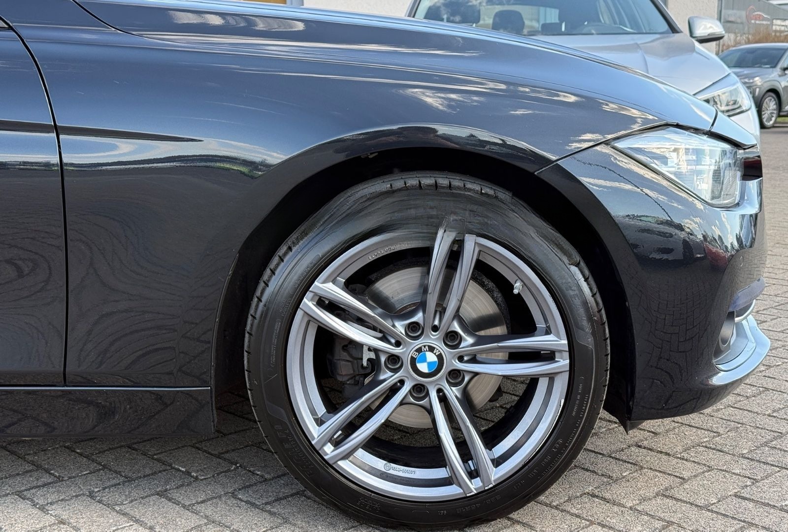 BMW 320d xDrive*AUTOMATIK*KEYLESS GO*AHK*PDC*2.HAND foto 11