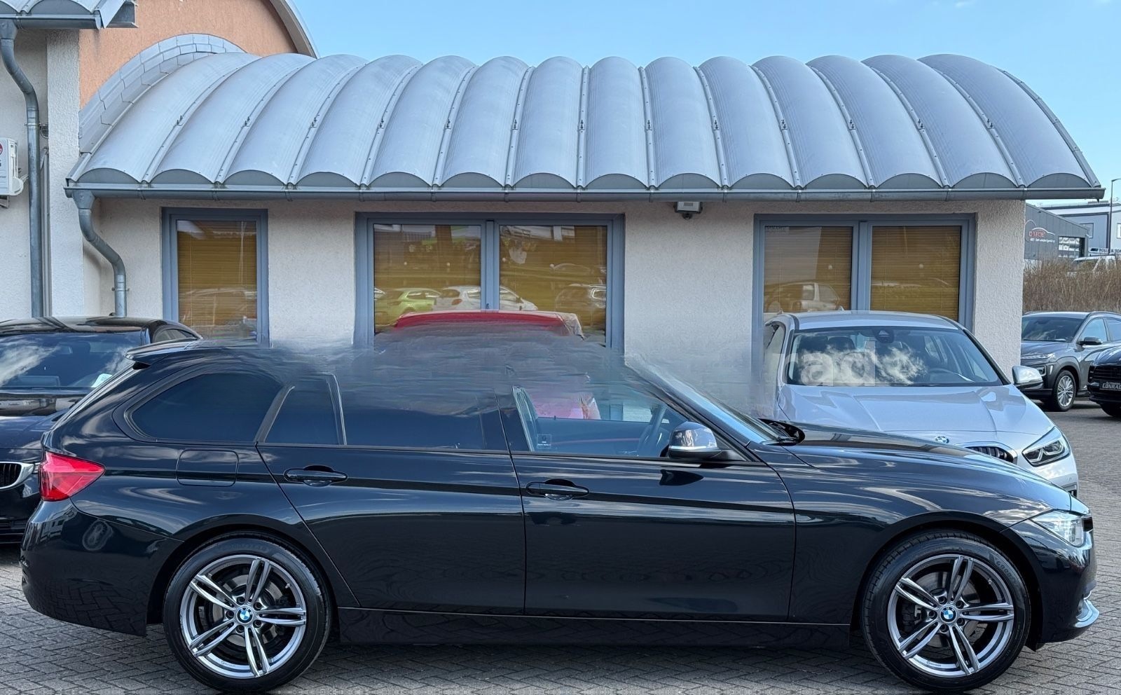 BMW 320d xDrive*AUTOMATIK*KEYLESS GO*AHK*PDC*2.HAND foto 4