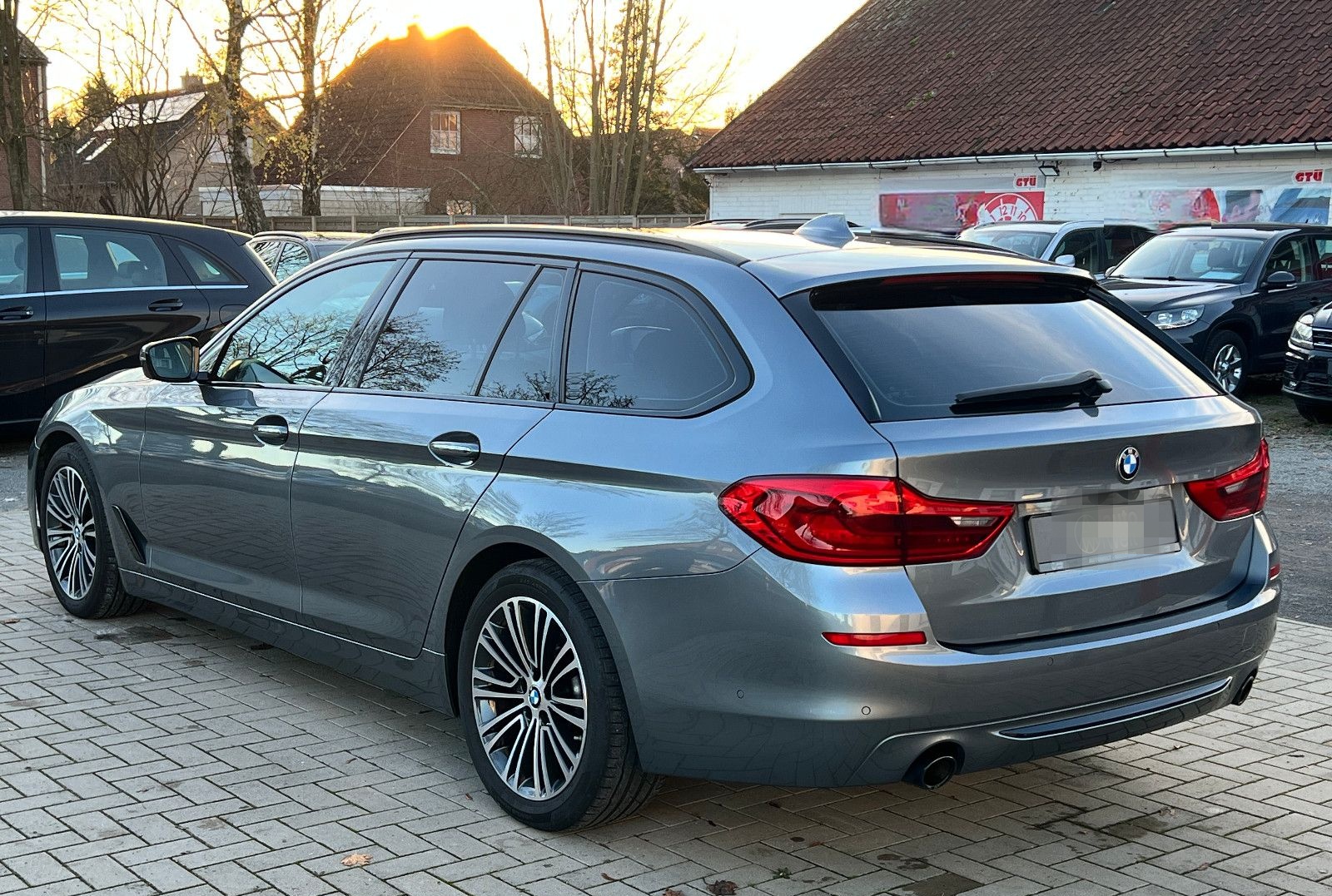 BMW 530d Sport+LED+ACC+360°+AHK+Scheckh.+Bremse neuw foto 3