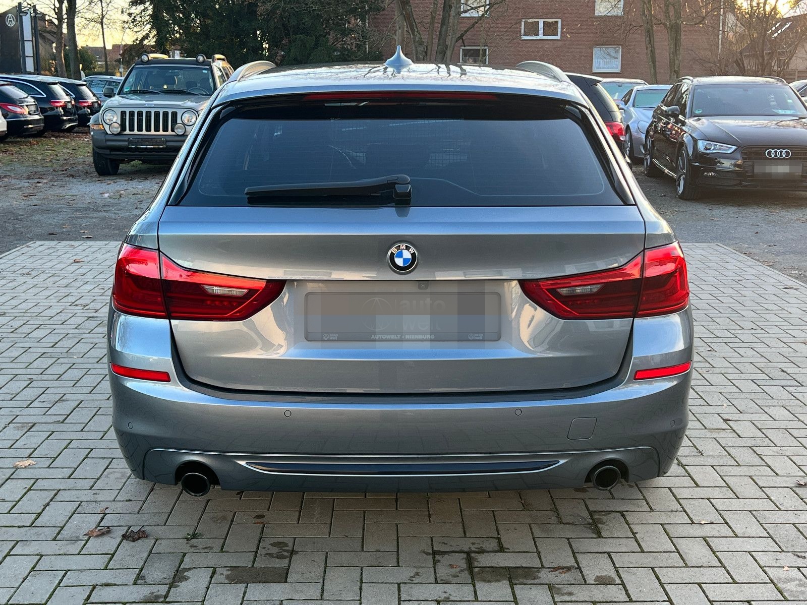BMW 530d Sport+LED+ACC+360°+AHK+Scheckh.+Bremse neuw foto 4