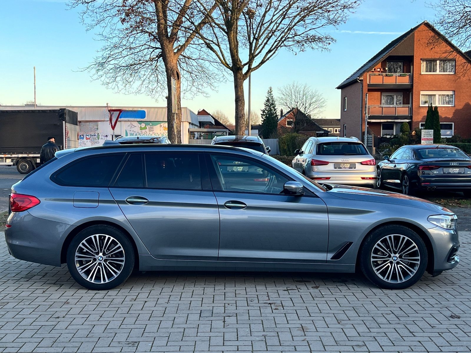 BMW 530d Sport+LED+ACC+360°+AHK+Scheckh.+Bremse neuw foto 6