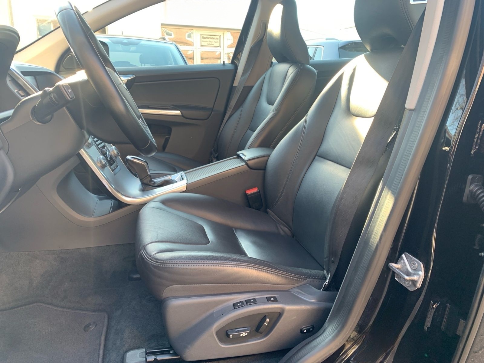 Volvo XC60 Summum NAV XENON GRA MEMORY PDC SHZ foto 14