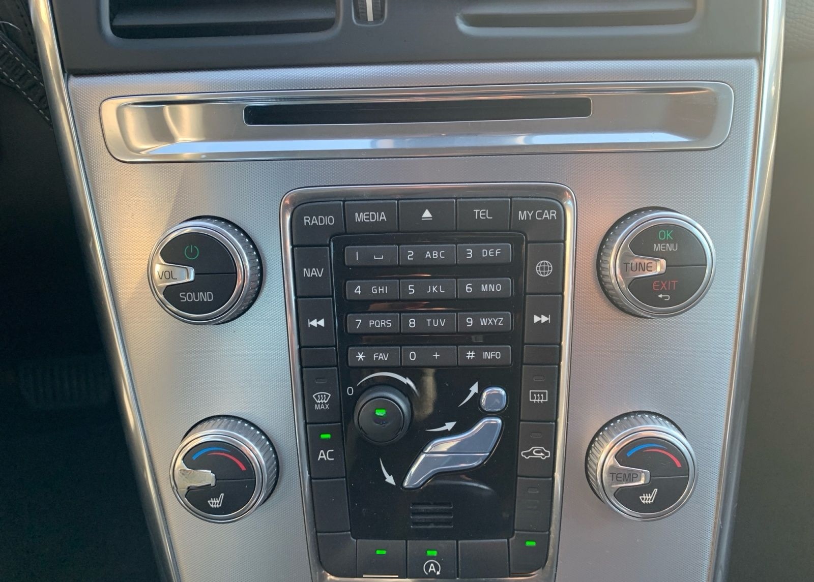 Volvo XC60 Summum NAV XENON GRA MEMORY PDC SHZ foto 18