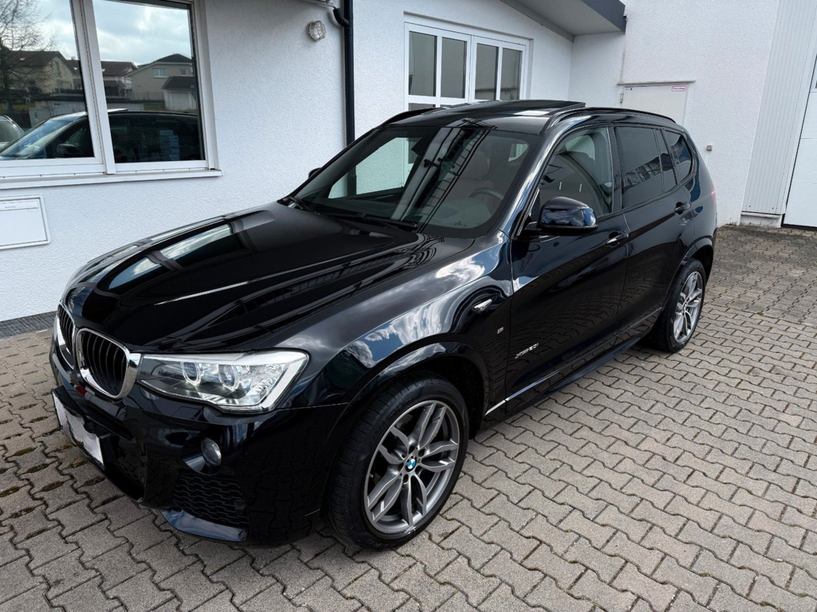 BMW X3 xDrive20i M SPORT Leder AHK PANO Kamera HUD foto 2