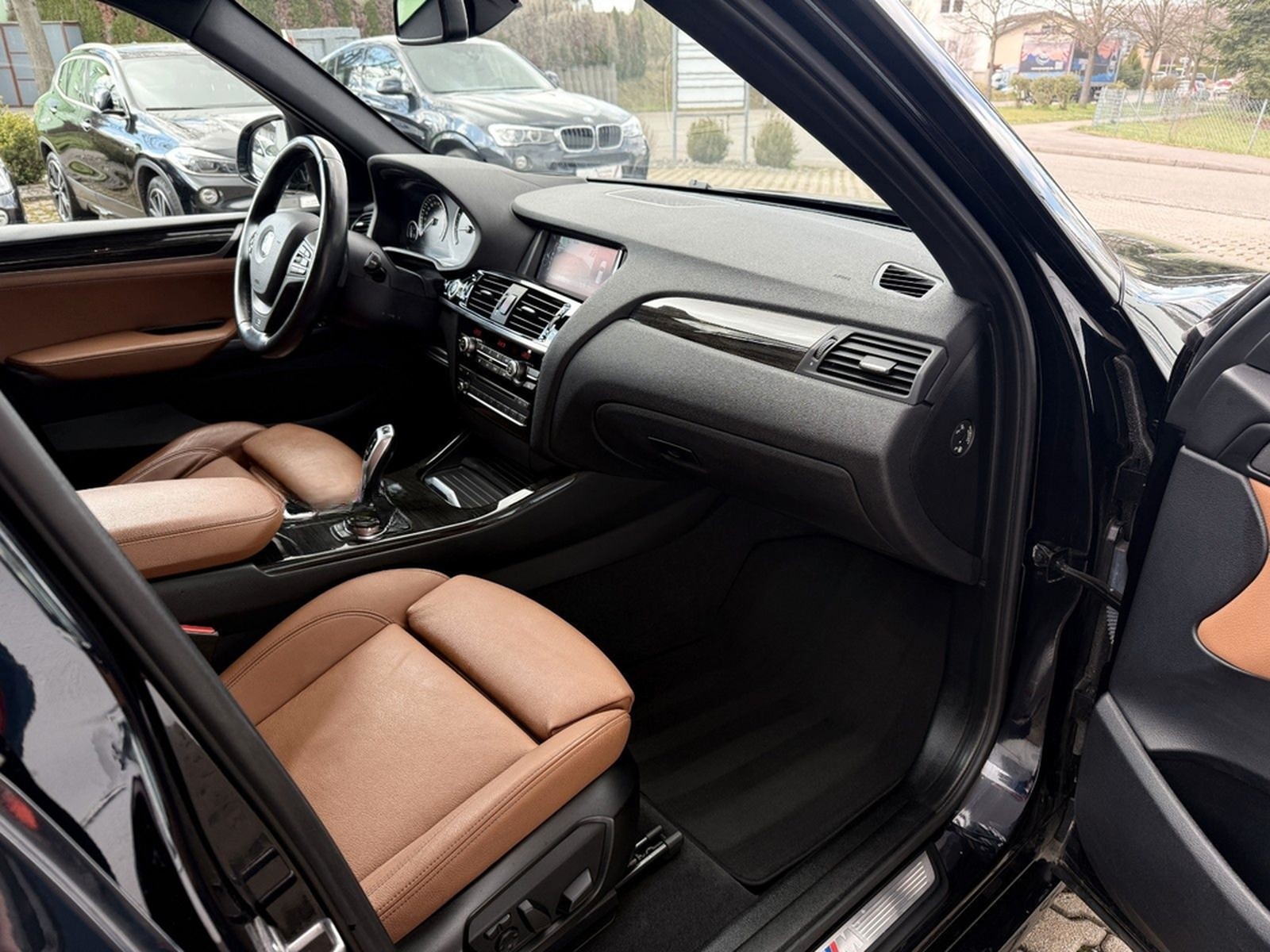 BMW X3 xDrive20i M SPORT Leder AHK PANO Kamera HUD foto 12