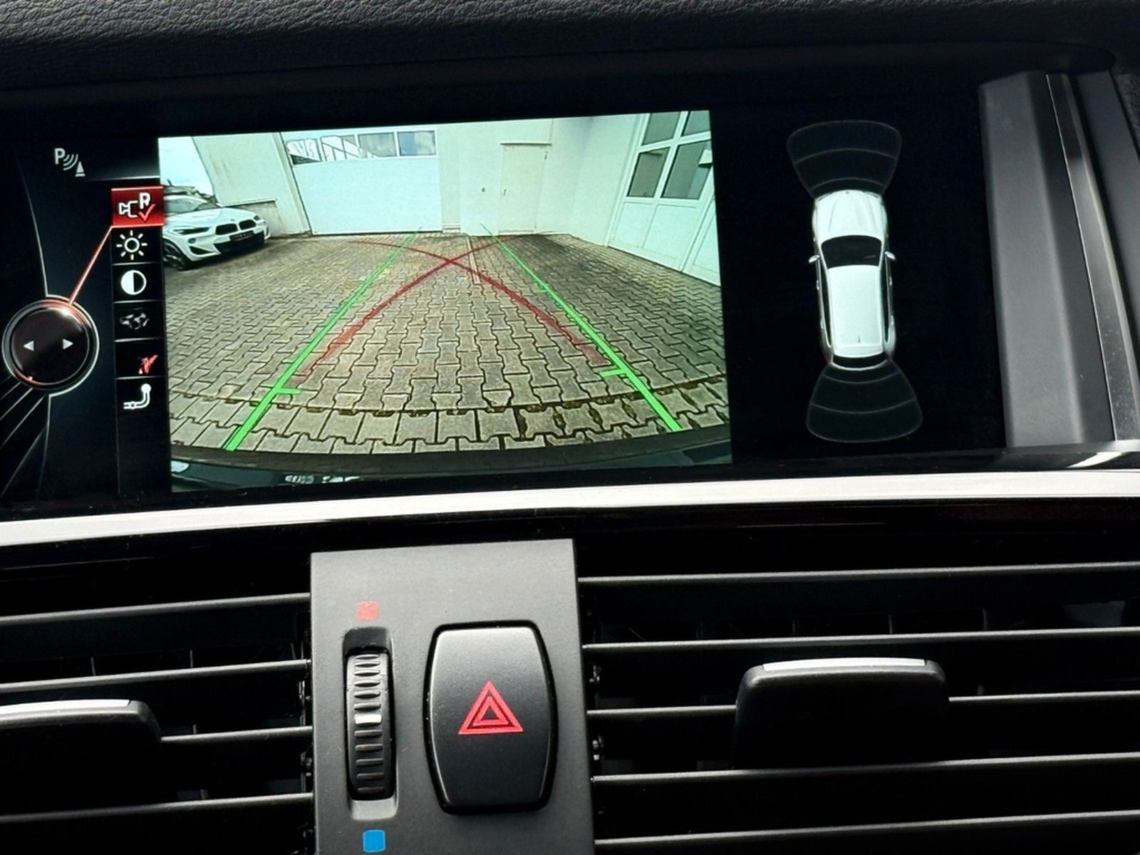 BMW X3 xDrive20i M SPORT Leder AHK PANO Kamera HUD foto 24