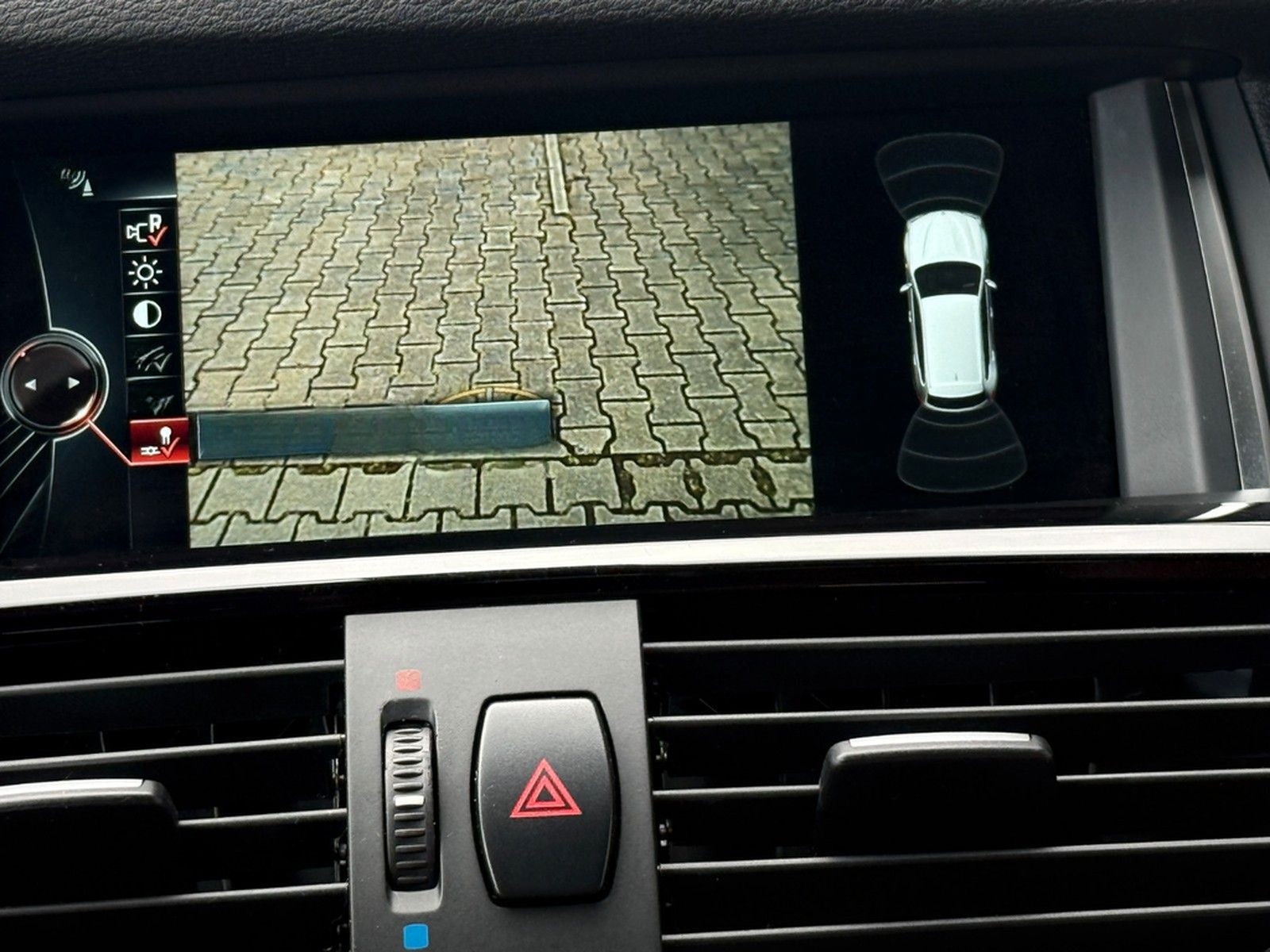 BMW X3 xDrive20i M SPORT Leder AHK PANO Kamera HUD foto 25