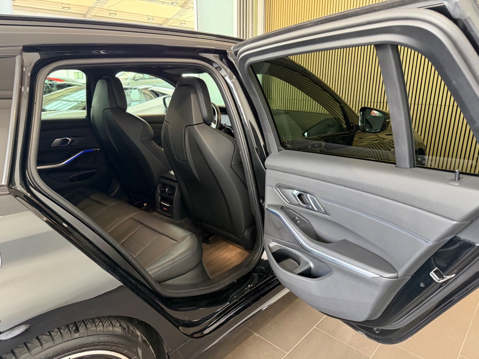 BMW 330d xDrive *M-Sport/Schalensitz/AHK/Carbon/ACC* foto 18