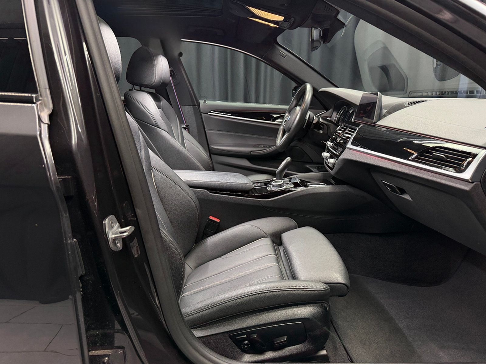 BMW 530i Lim xDrive M SPORT|HEAD-UP|360"|NAVI| foto 29