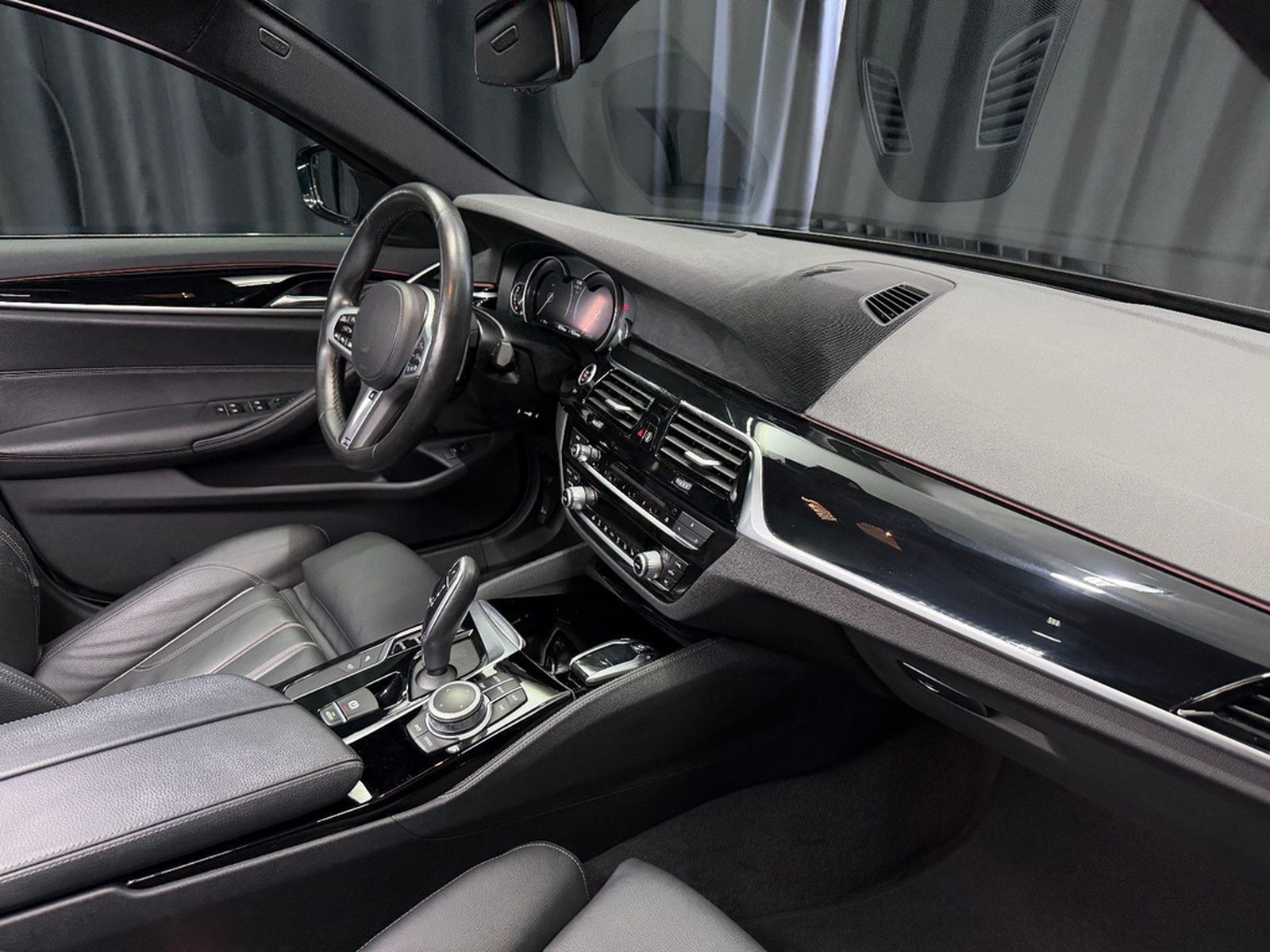 BMW 530i Lim xDrive M SPORT|HEAD-UP|360"|NAVI| foto 31