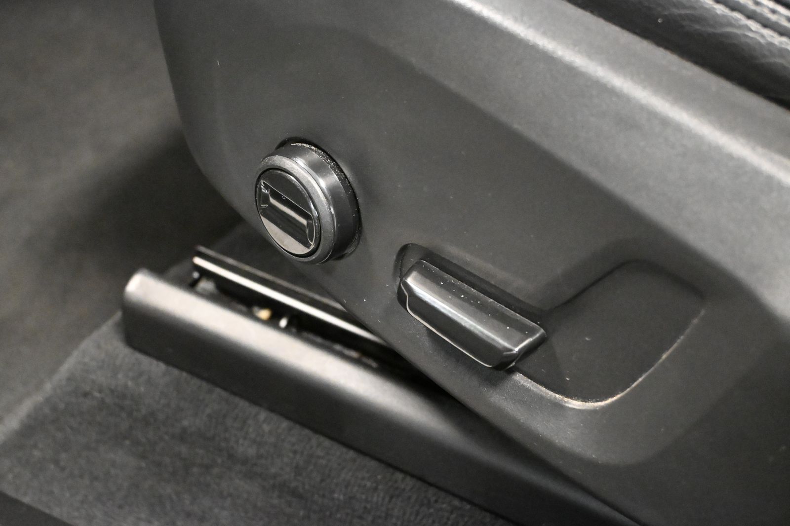 Volvo XC60 Momentum 2WD *LED *PDC *PANO *AHK *VIRTUAL foto 22