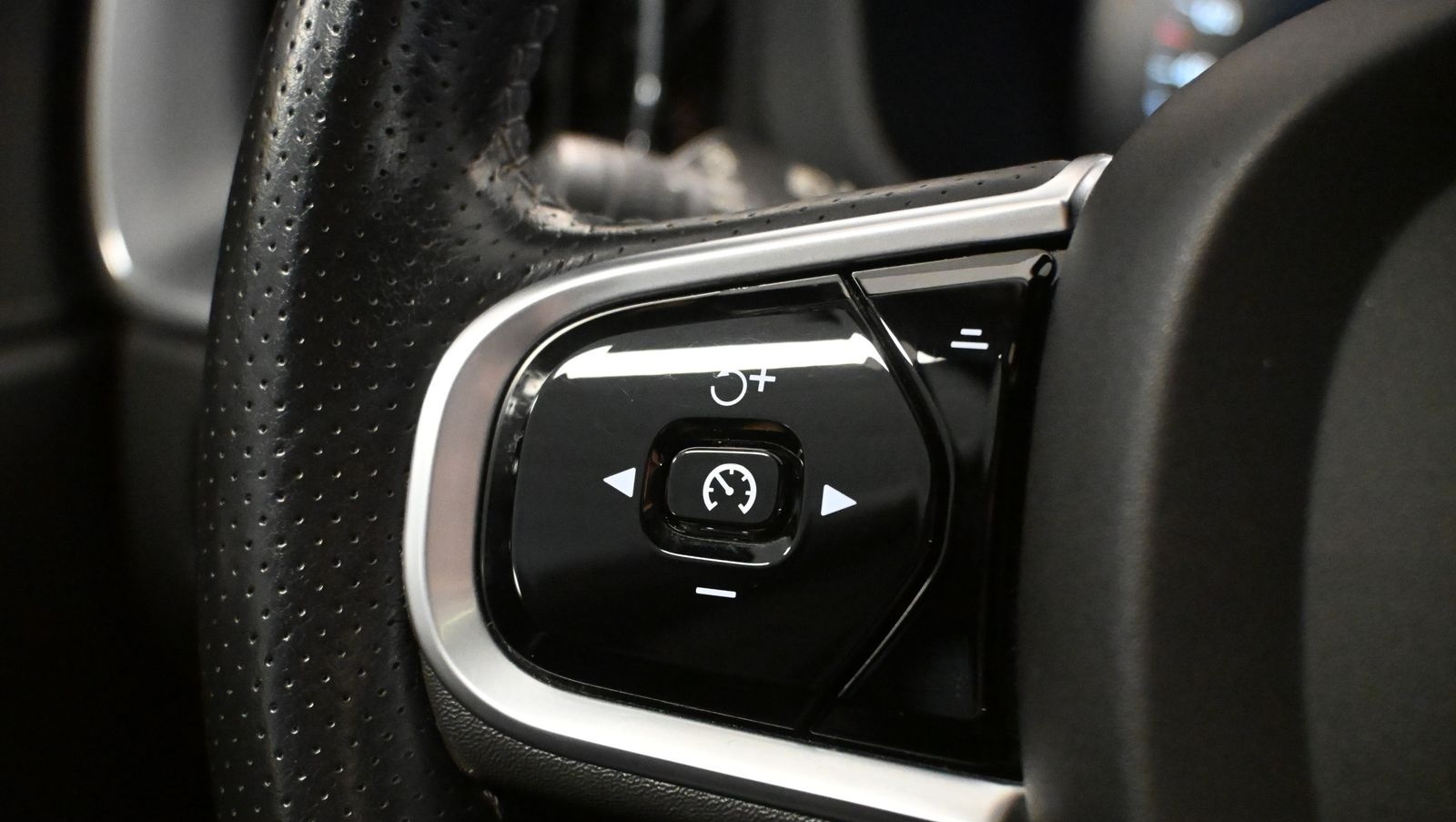 Volvo XC60 Momentum 2WD *LED *PDC *PANO *AHK *VIRTUAL foto 24