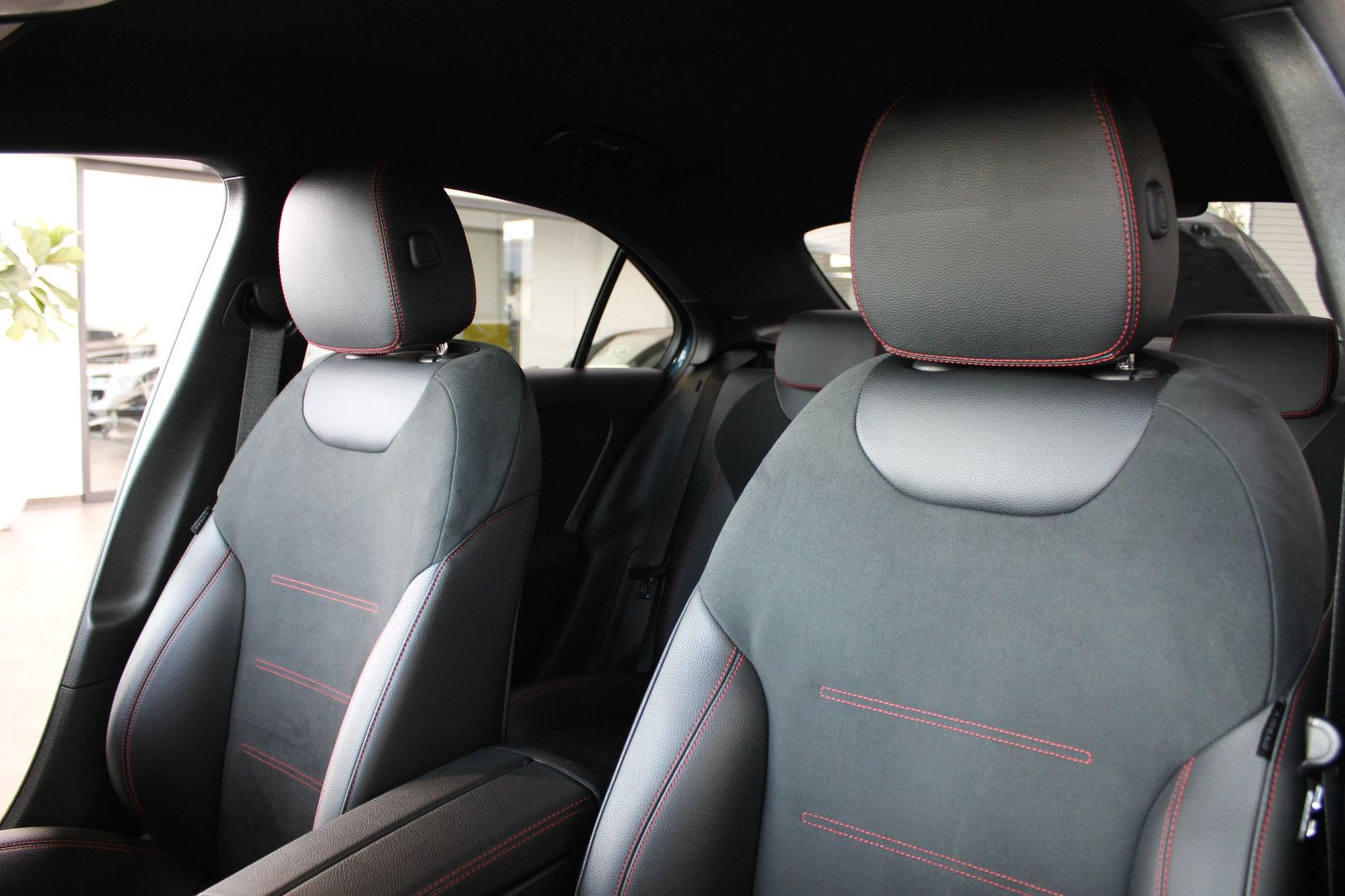 Mercedes-Benz A 35 AMG LIMOUSINE 4M AHK/MBUX/HIFI+JUNGE STERNE foto 13