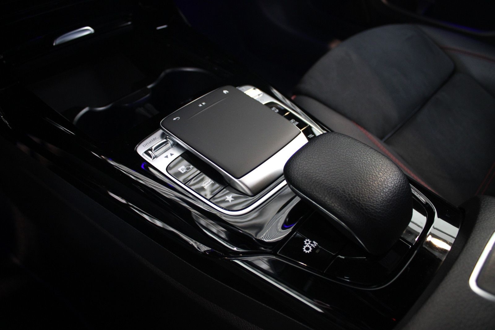 Mercedes-Benz A 35 AMG LIMOUSINE 4M AHK/MBUX/HIFI+JUNGE STERNE foto 10