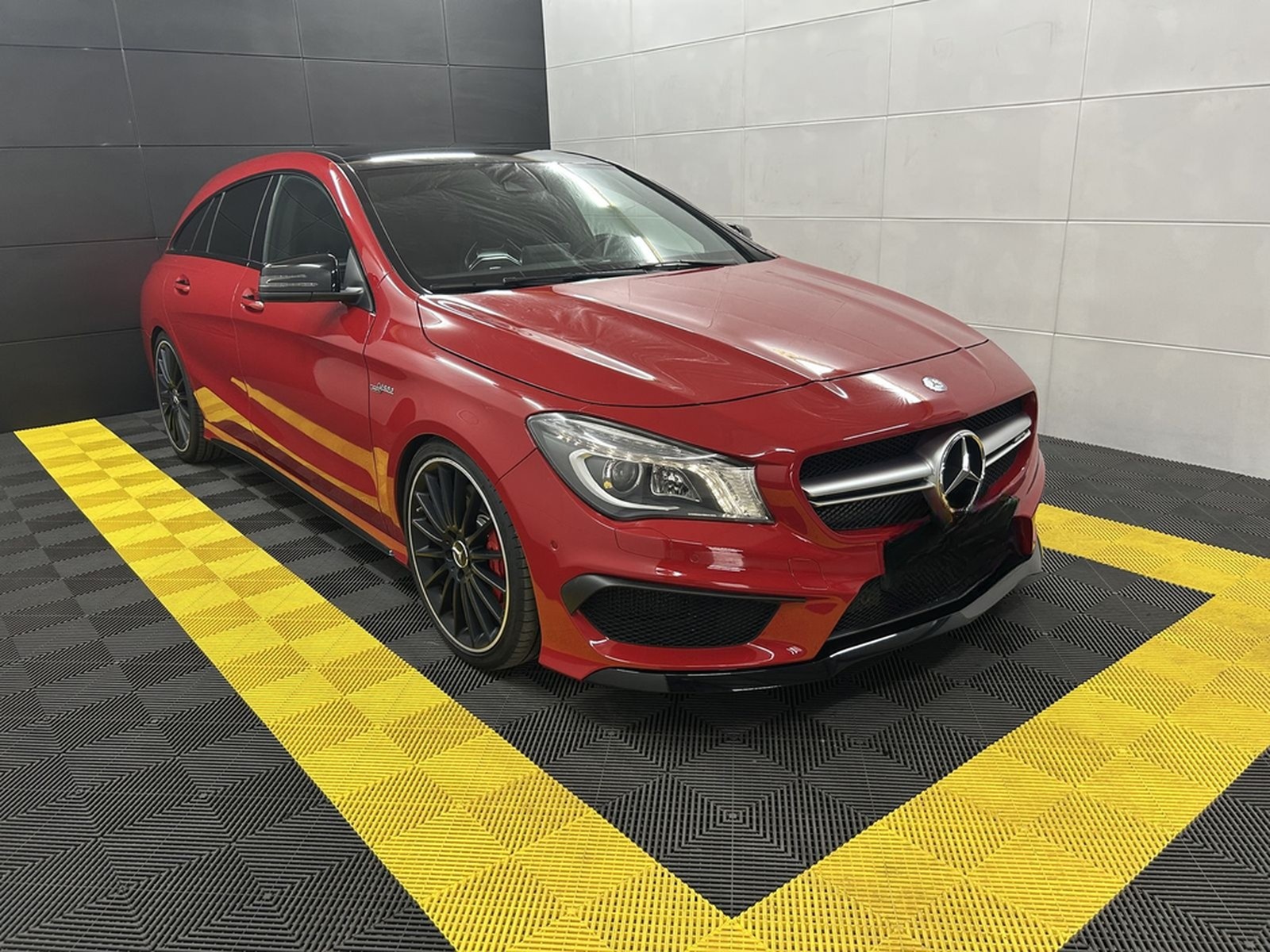 Mercedes-Benz CLA 45 AMG 4Matic MwSt+H&K+BI-Xenon+Keyless+Pano foto 3