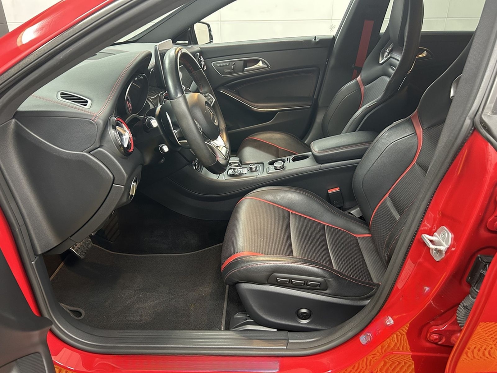 Mercedes-Benz CLA 45 AMG 4Matic MwSt+H&K+BI-Xenon+Keyless+Pano foto 22