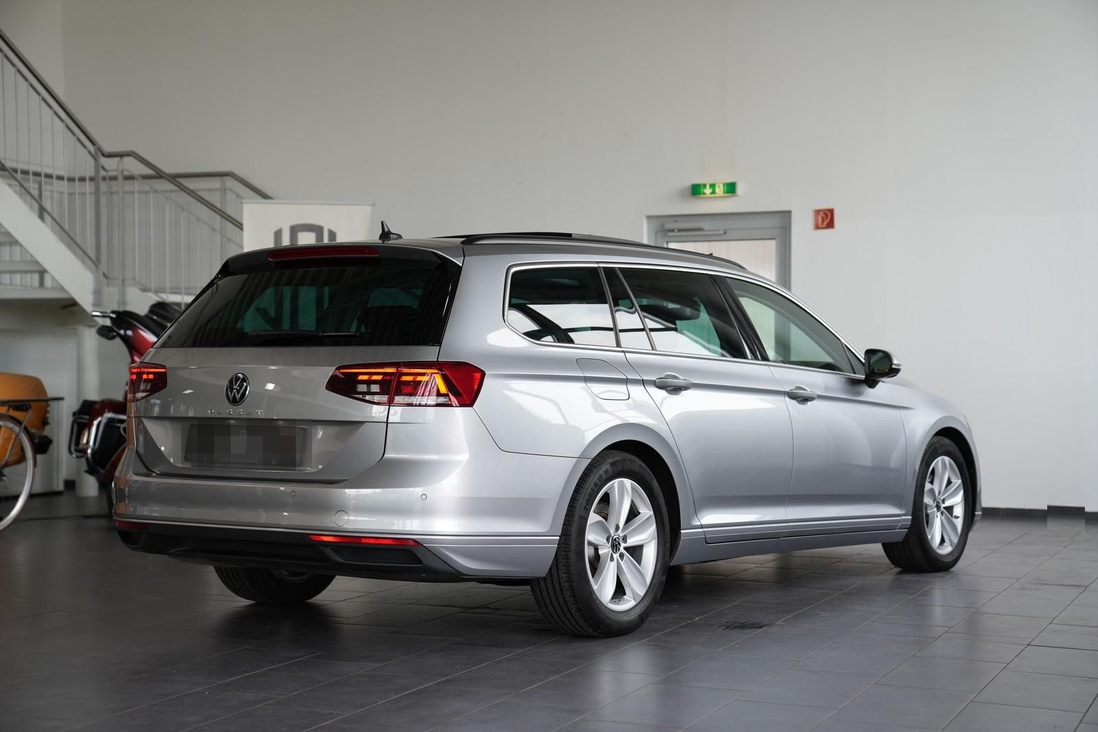 Volkswagen Passat Variant Business *AUT*PANO*AHK*NAV*ACC*36 foto 6