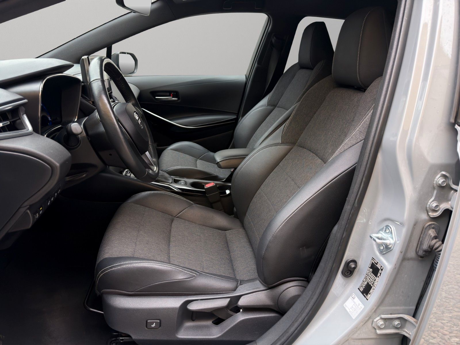 Toyota Corolla Hybrid Touring*LED*KEYLESS*HUD*KAMERA* foto 16