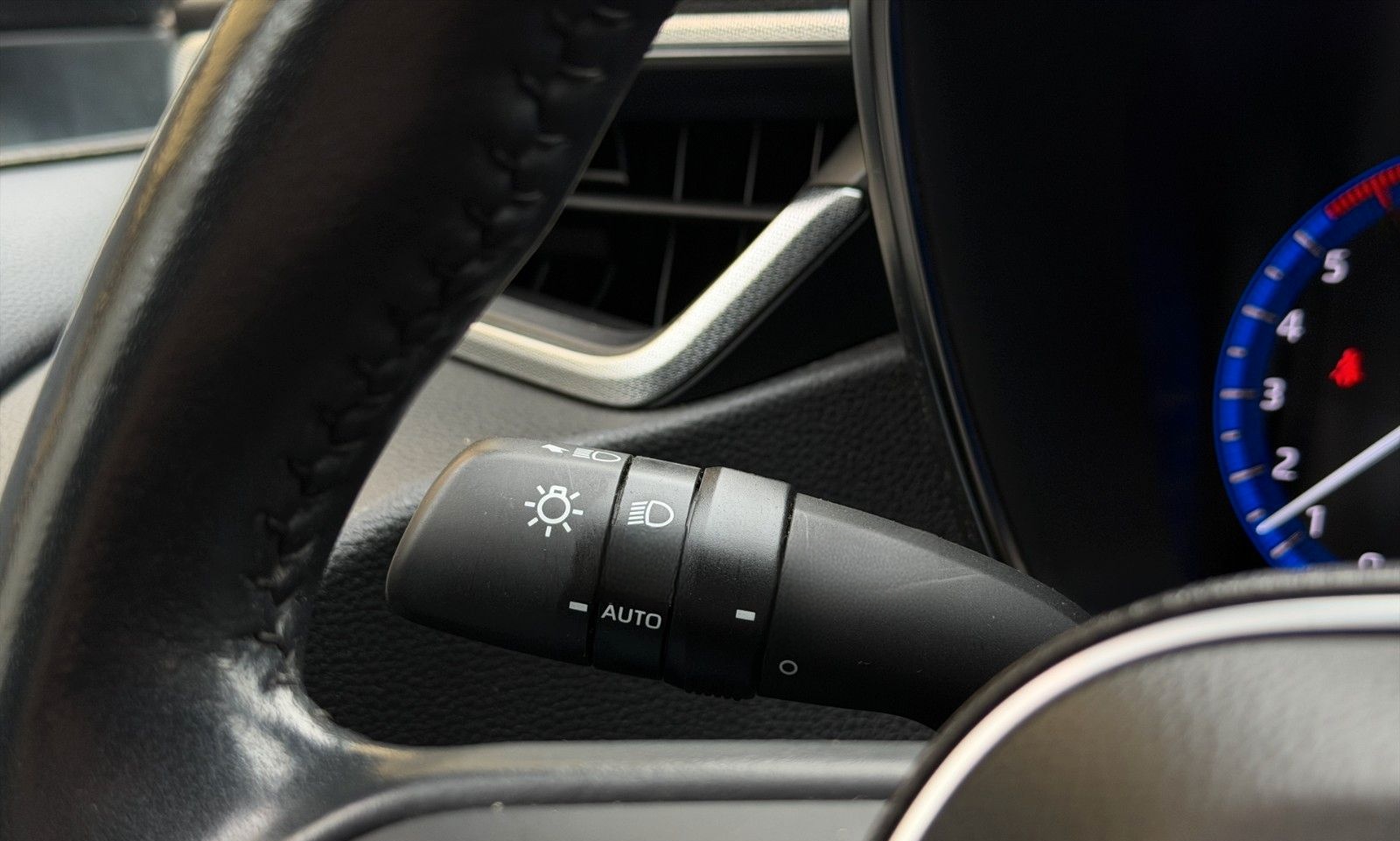 Toyota Corolla Hybrid Touring*LED*KEYLESS*HUD*KAMERA* foto 22