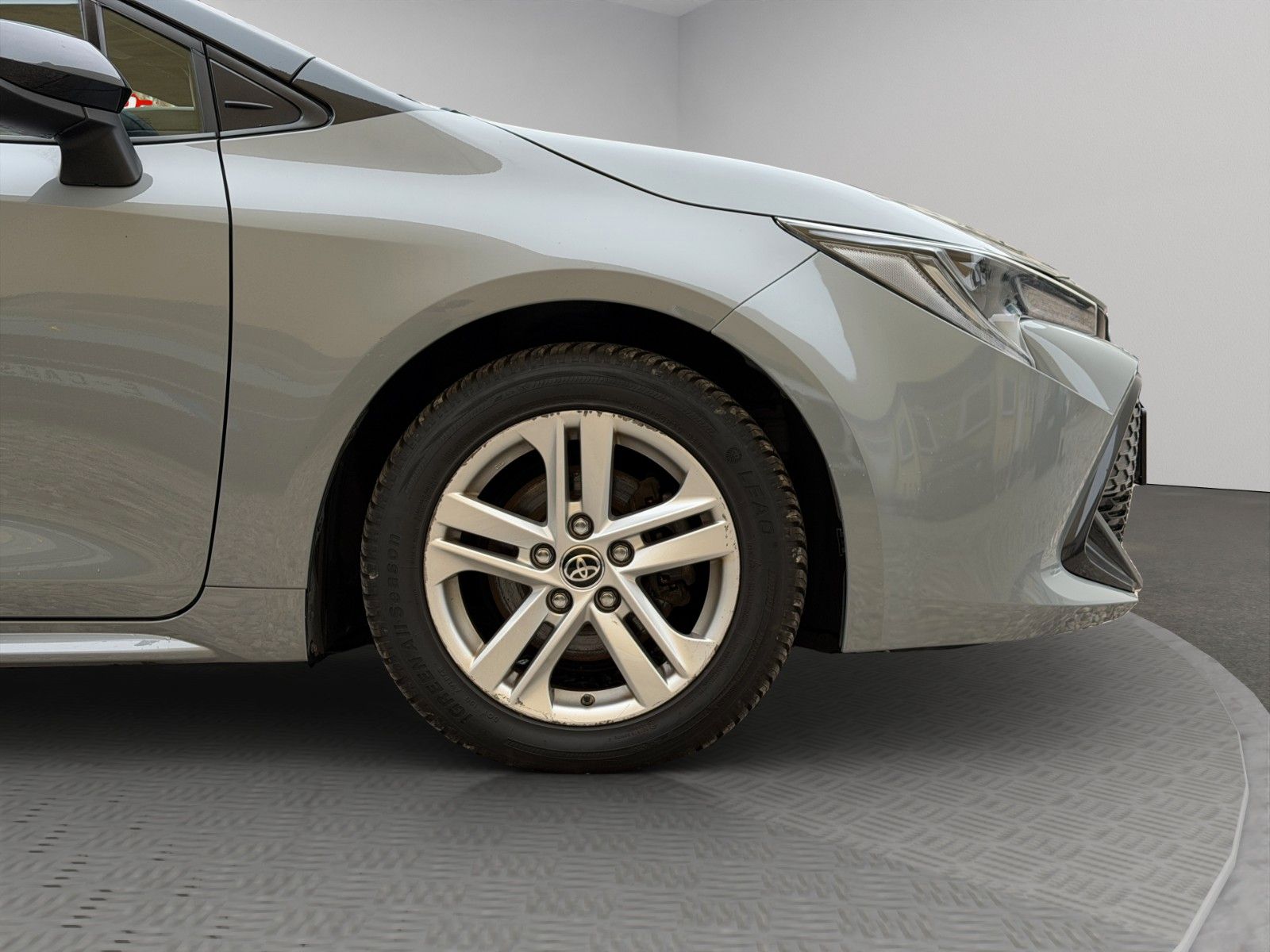 Toyota Corolla Hybrid Touring*LED*KEYLESS*HUD*KAMERA* foto 6