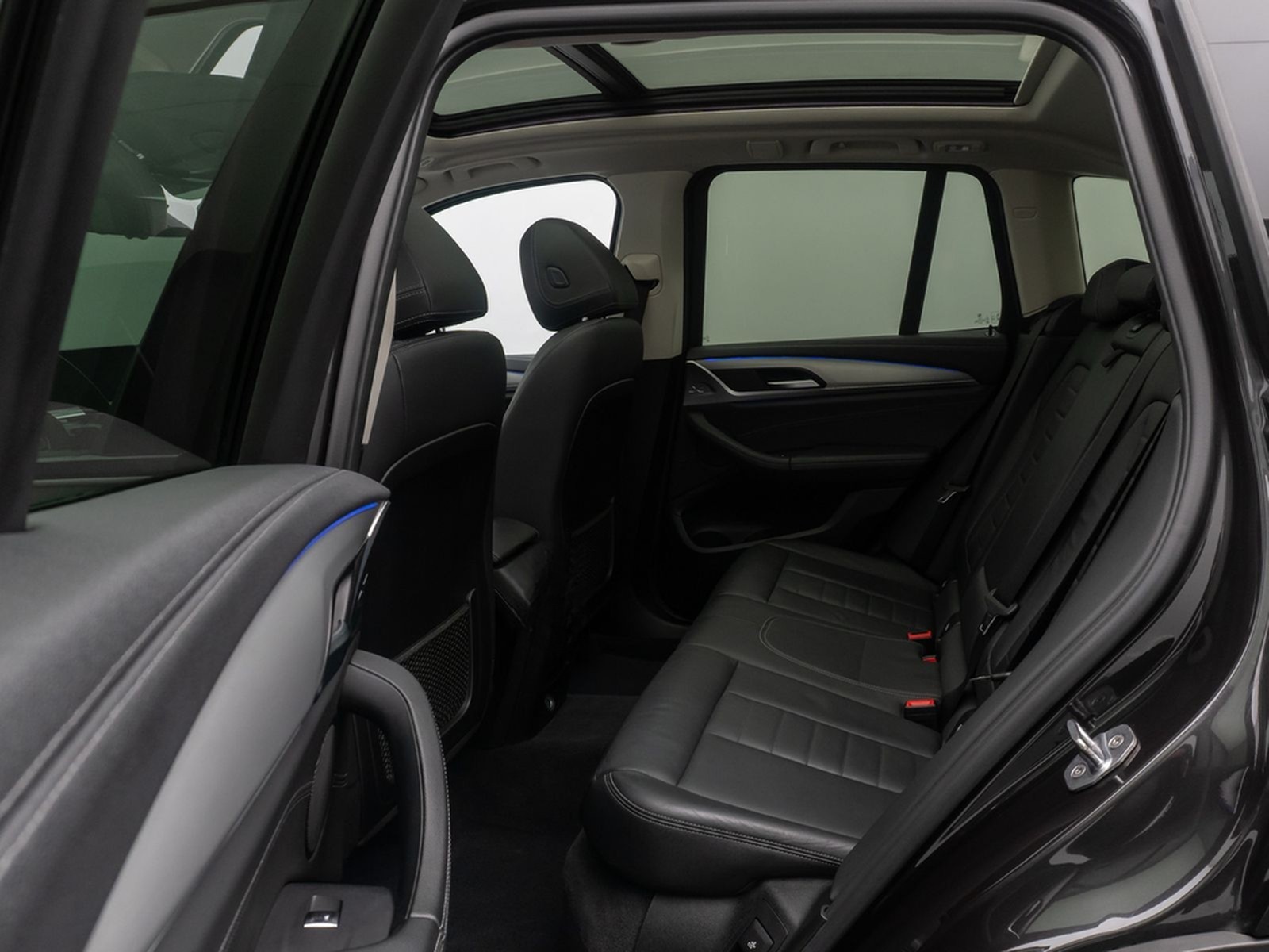 BMW X3 xD30i Luxury Line AHK Panorama HUD DAB 21Zoll foto 25