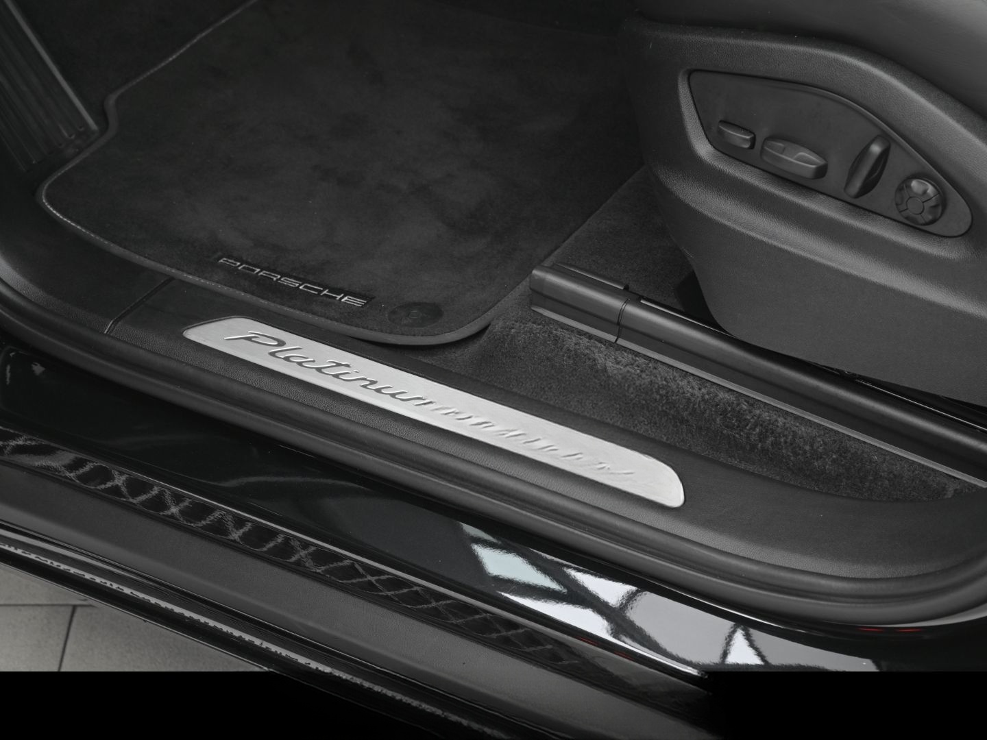 Porsche Cayenne Platinum Edition InnoDrive Soft-Close foto 14