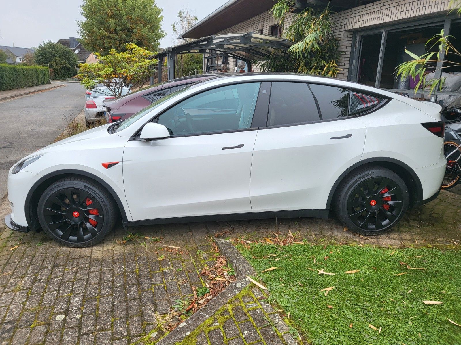 Tesla Model Y Long Range Dual Motor AWD Boost foto 1