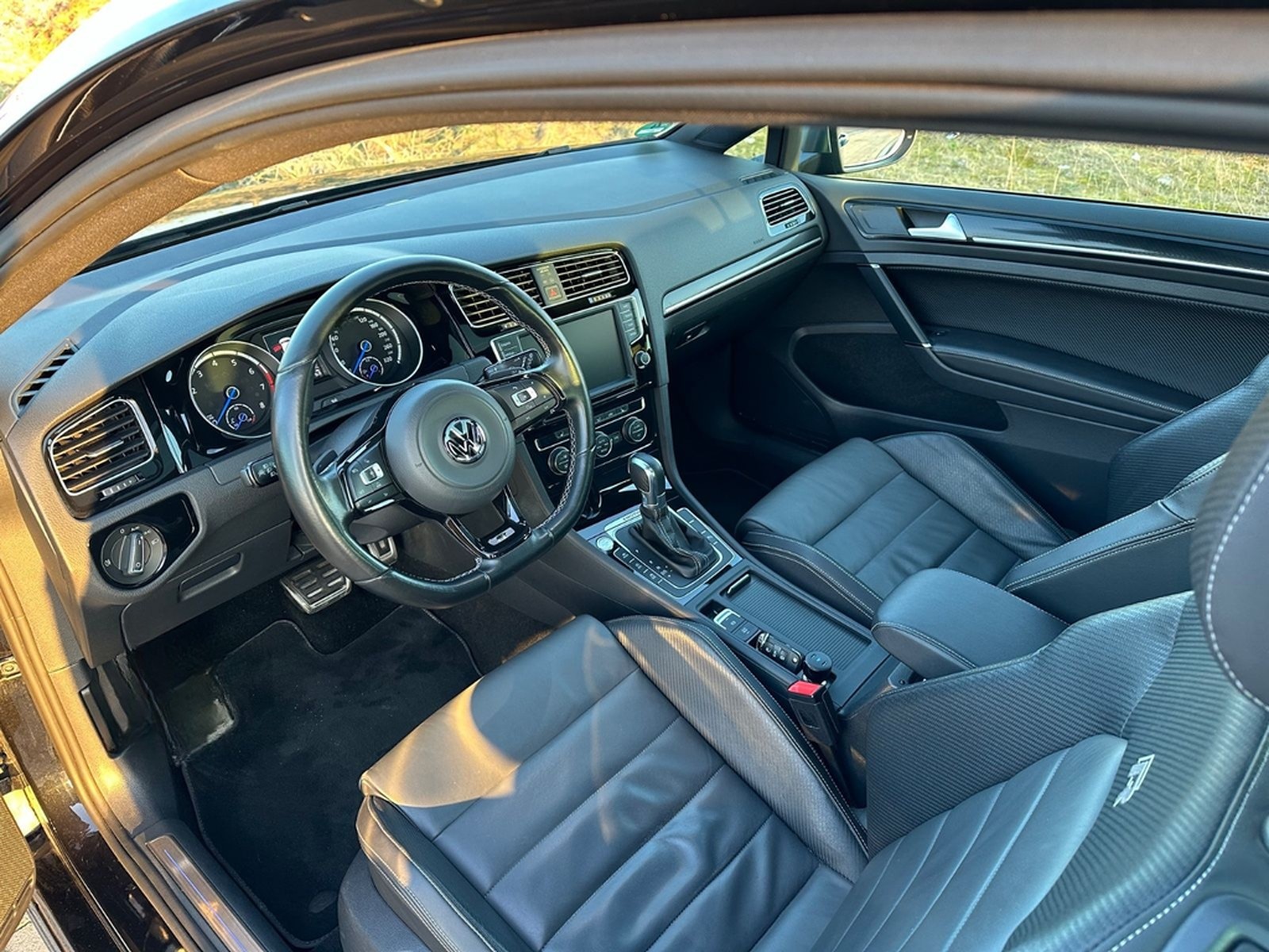 Volkswagen Golf 7 R 2.0 TSI DSG 4MOTION foto 4