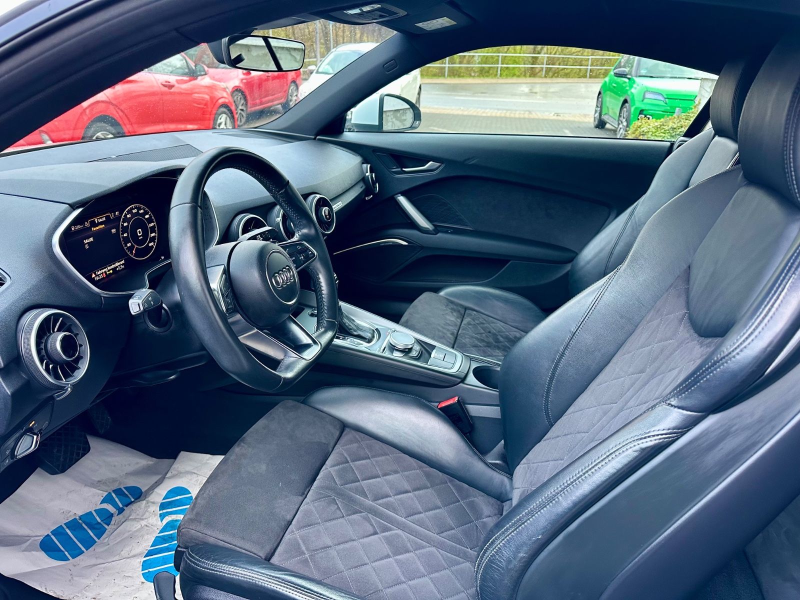 Audi TT Coupe 2.0 TFSI quattro foto 18