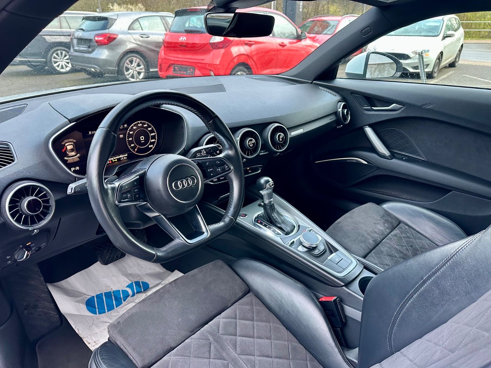 Audi TT Coupe 2.0 TFSI quattro foto 20