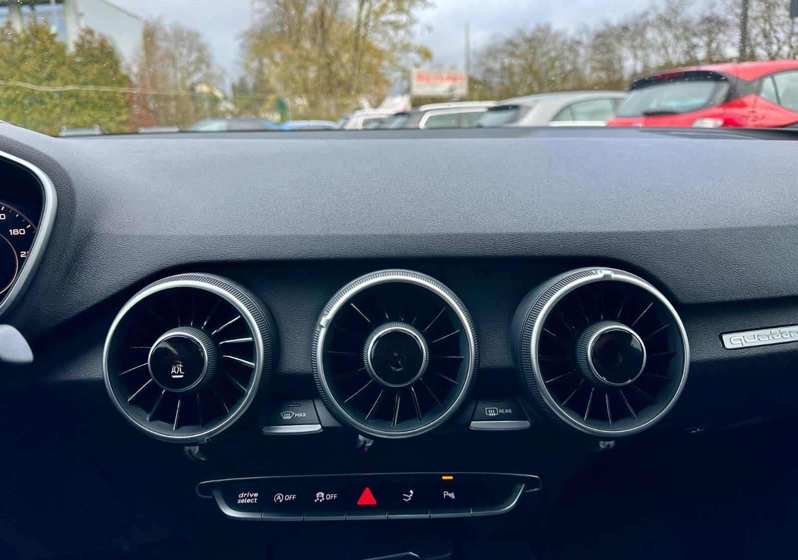 Audi TT Coupe 2.0 TFSI quattro foto 25