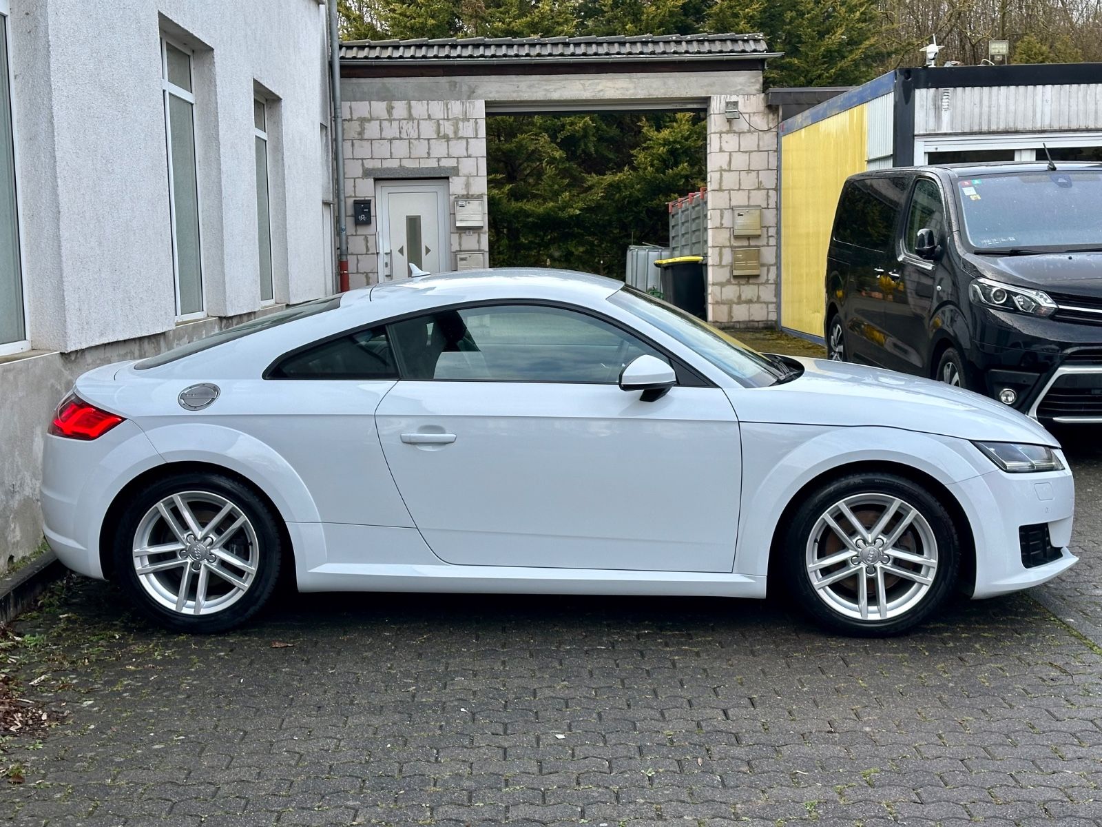 Audi TT Coupe 2.0 TFSI quattro foto 7