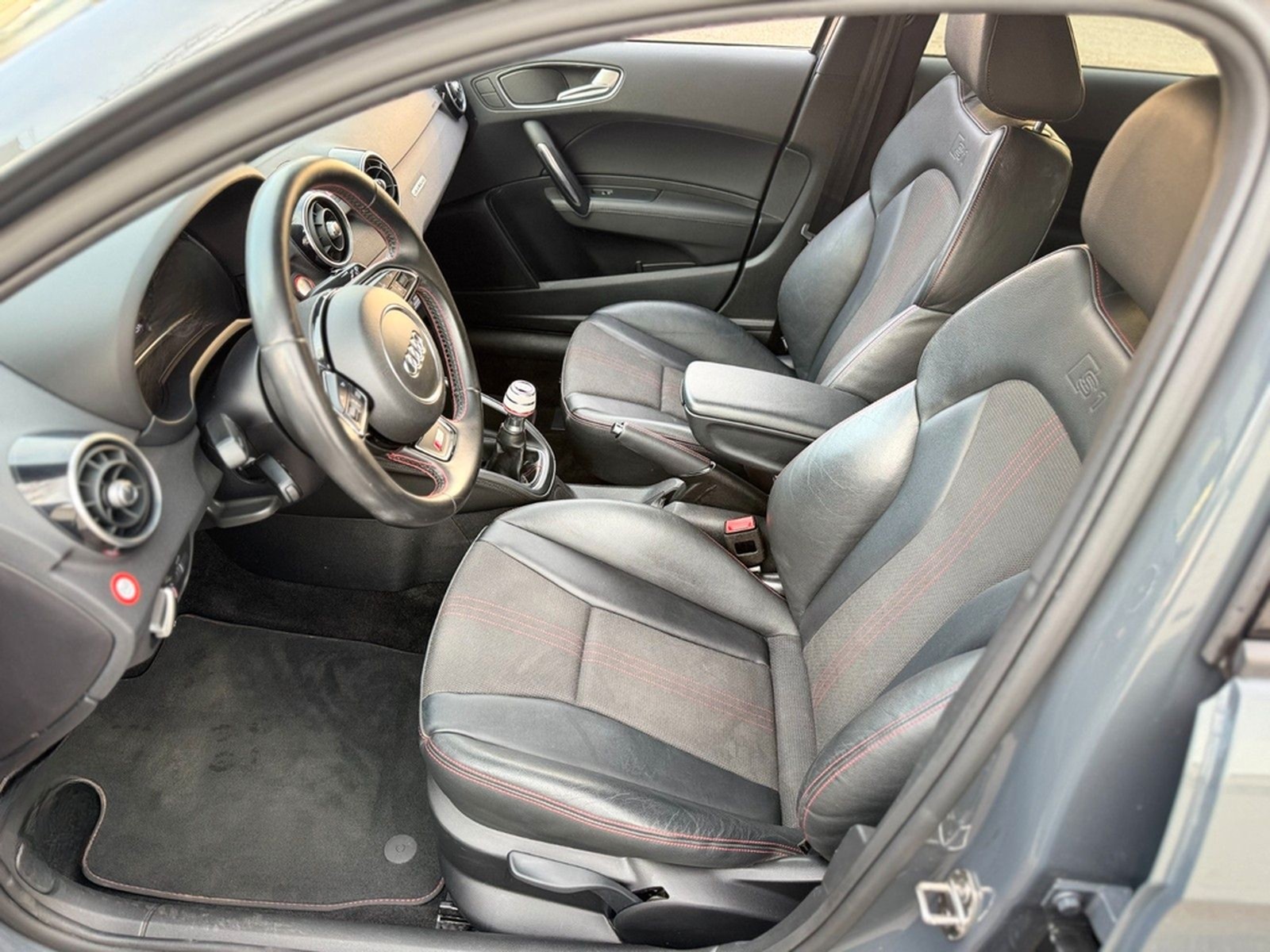 Audi S1 Sportback 2.0 TFSI quattro foto 11