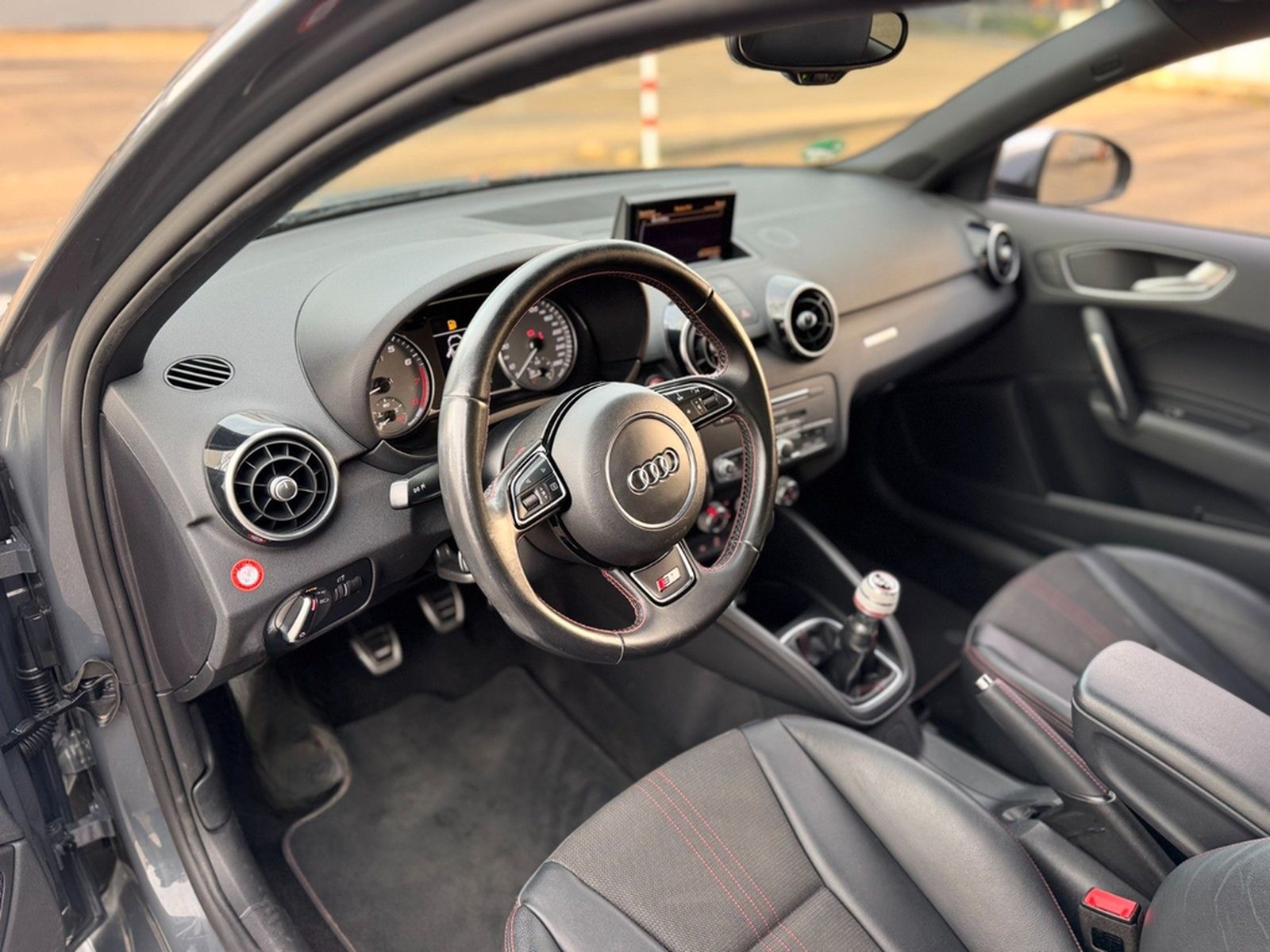 Audi S1 Sportback 2.0 TFSI quattro foto 12