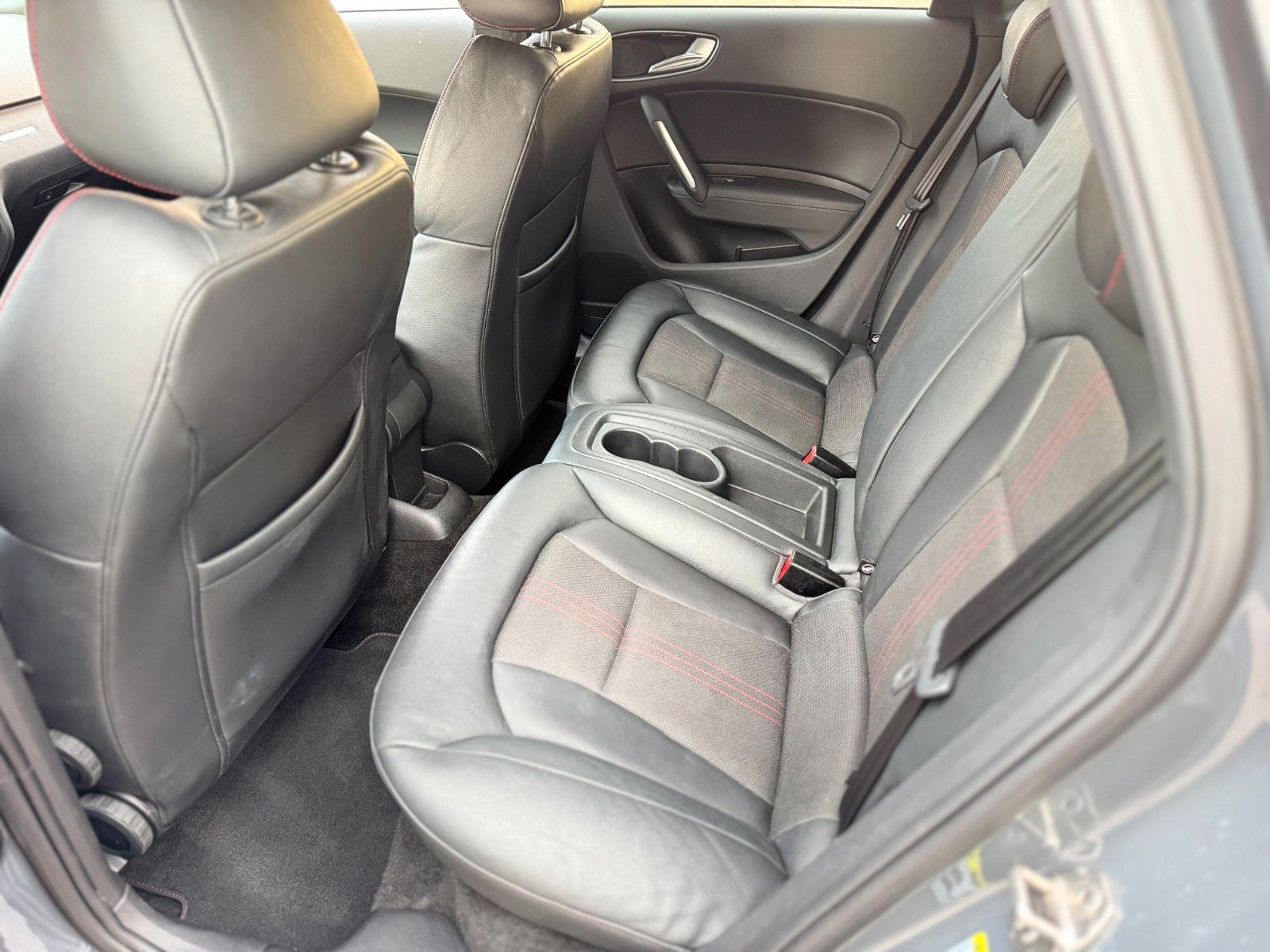 Audi S1 Sportback 2.0 TFSI quattro foto 26