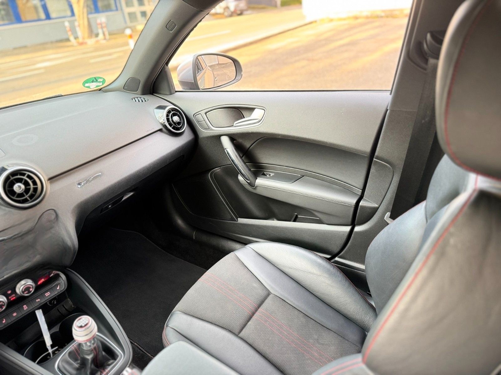 Audi S1 Sportback 2.0 TFSI quattro foto 28