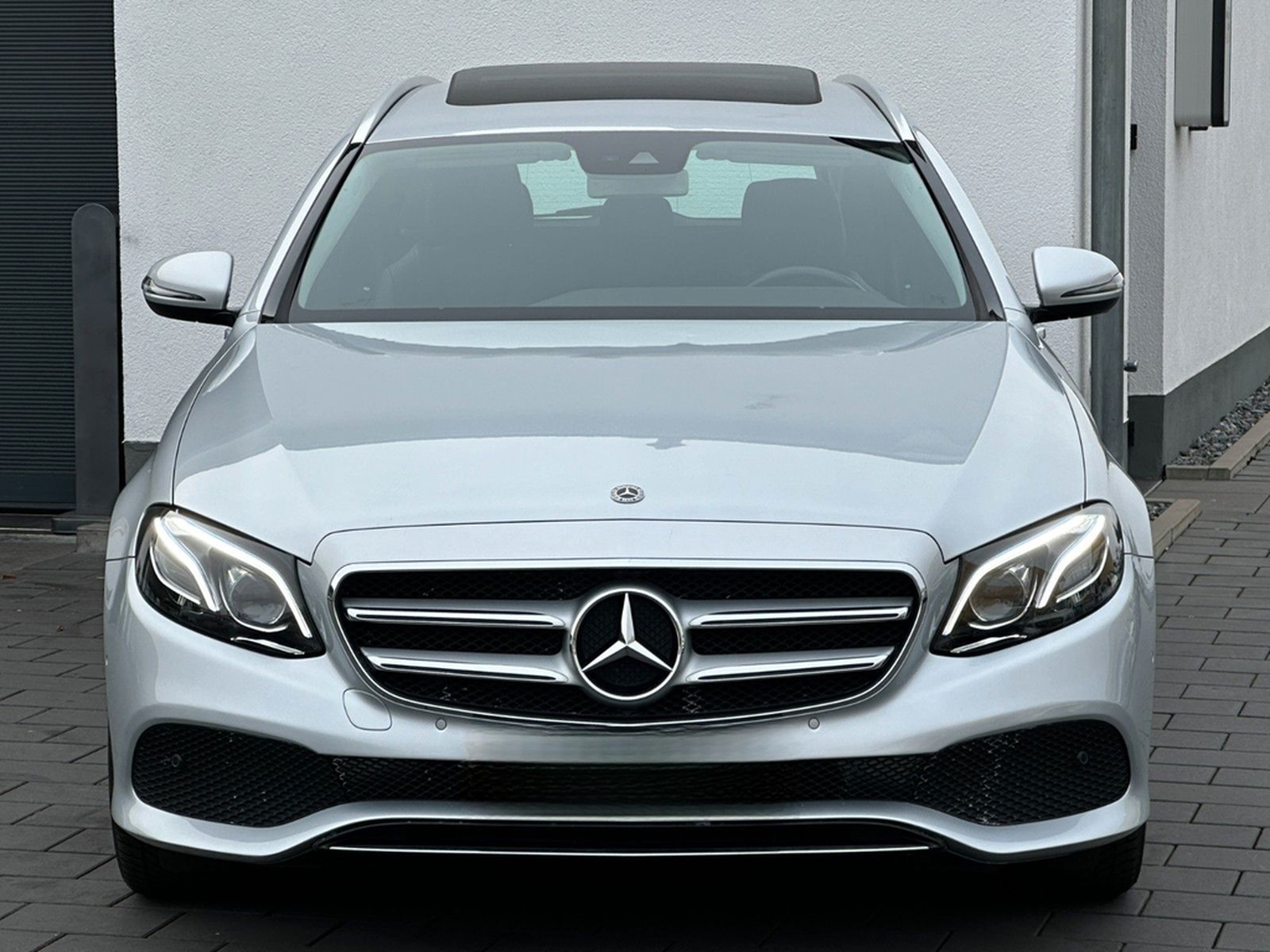 Mercedes-Benz E 250 9G*AVANTGARDE*NAVI*S-DACH*KAMERA*AHK*TOTW* foto 2