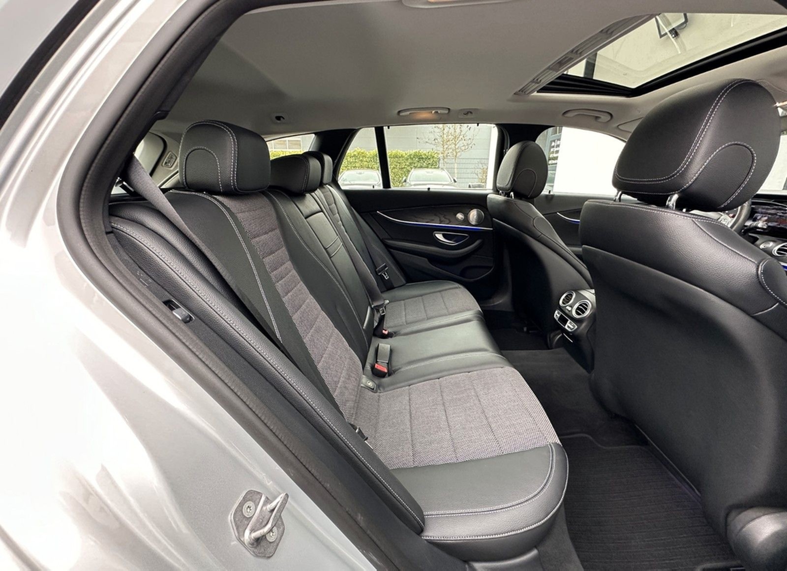 Mercedes-Benz E 250 9G*AVANTGARDE*NAVI*S-DACH*KAMERA*AHK*TOTW* foto 18