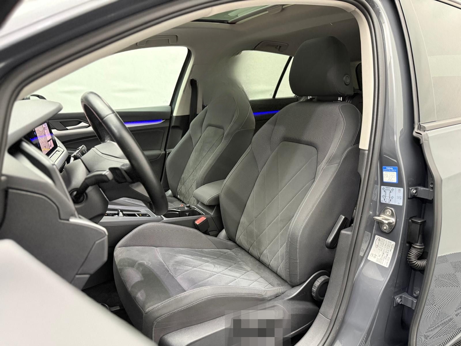Volkswagen Golf Life 2,0 TDI STHZ Keyless ACC Navi LED  foto 20
